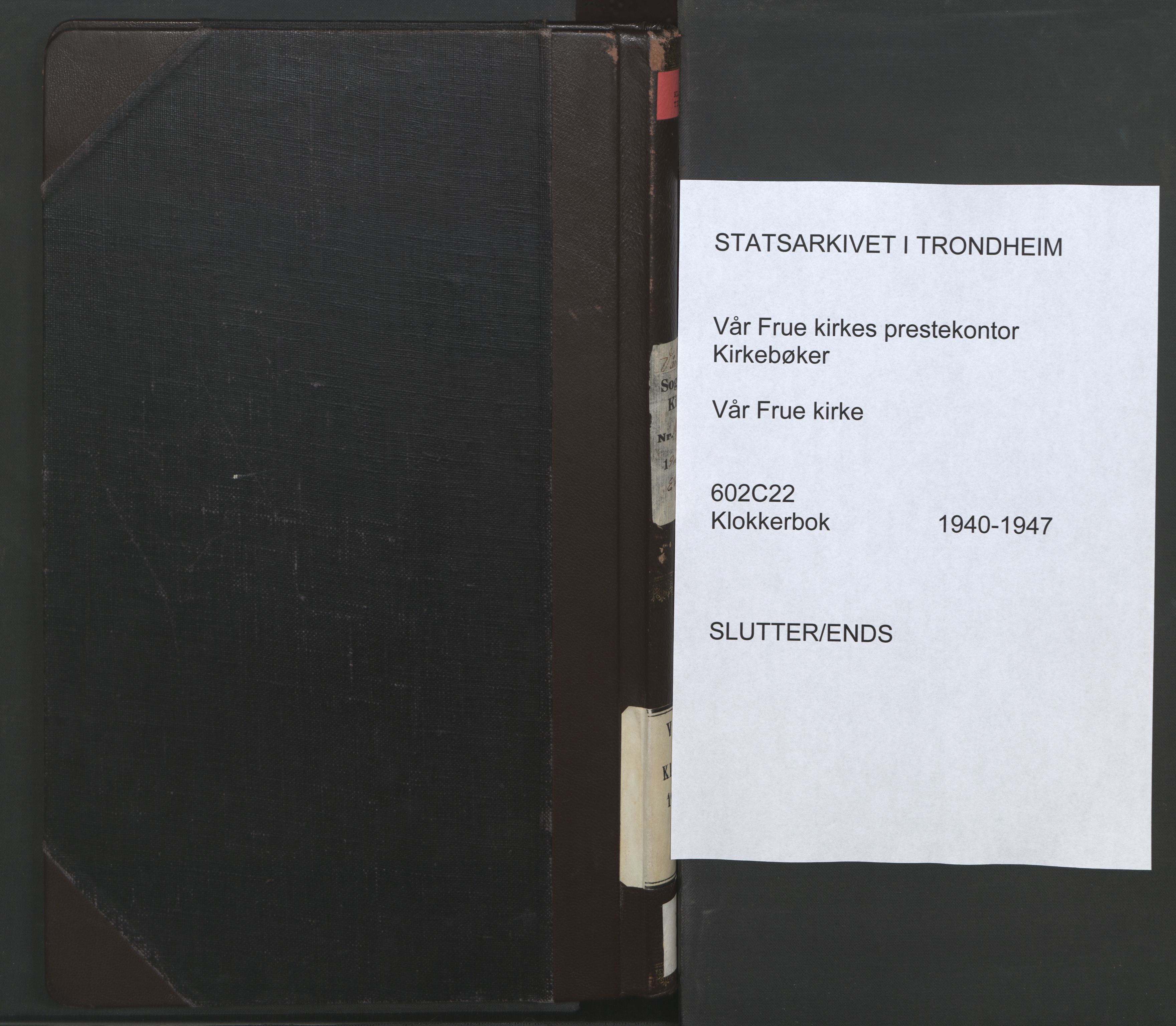 Ministerialprotokoller, klokkerbøker og fødselsregistre - Sør-Trøndelag, SAT/A-1456/602/L0154: Parish register (copy) no. 602C22, 1940-1947, p. 114