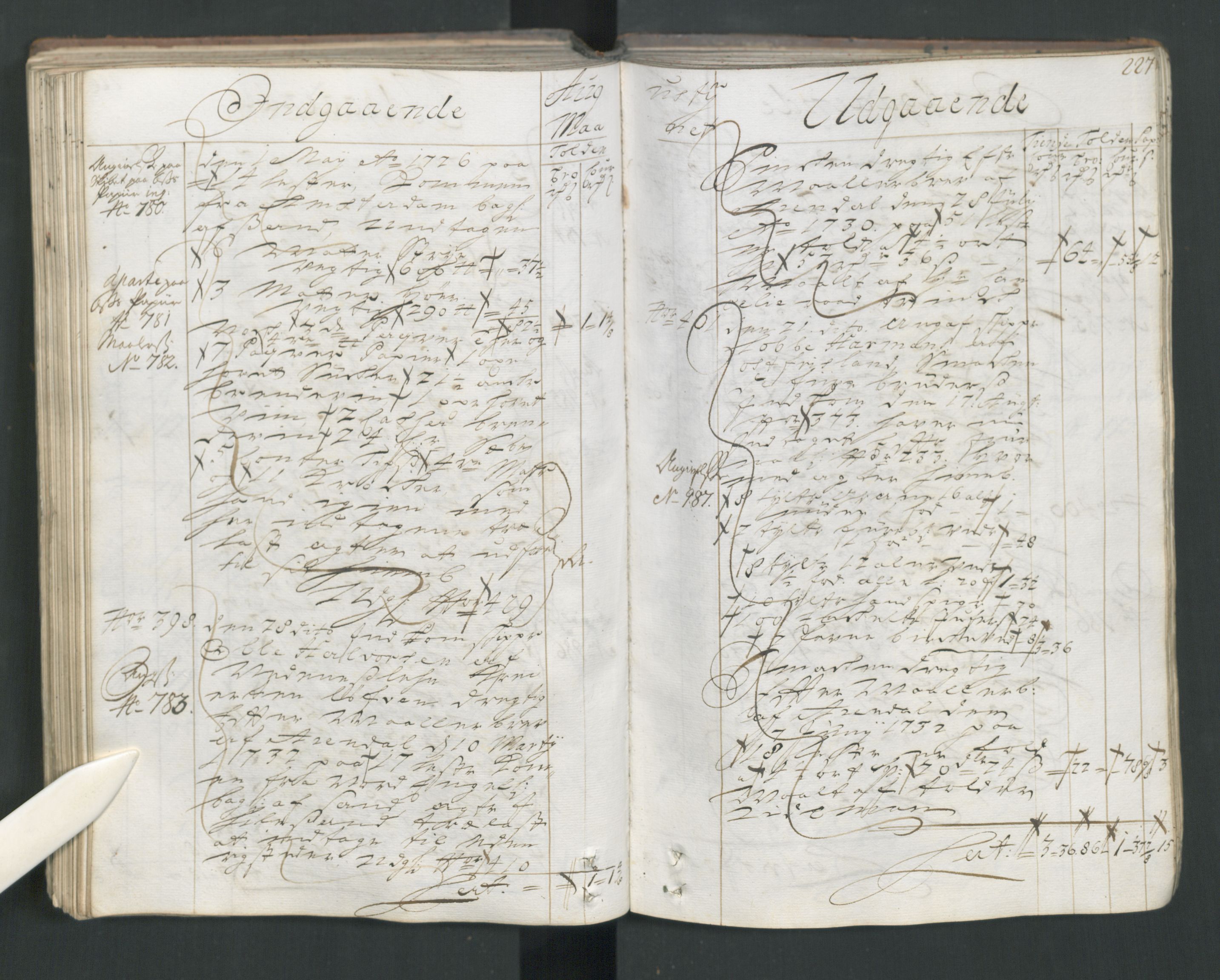 Generaltollkammeret, tollregnskaper, AV/RA-EA-5490/R15/L0013/0001: Tollregnskaper Arendal / Hovedtollbok, 1733, p. 226b-227a