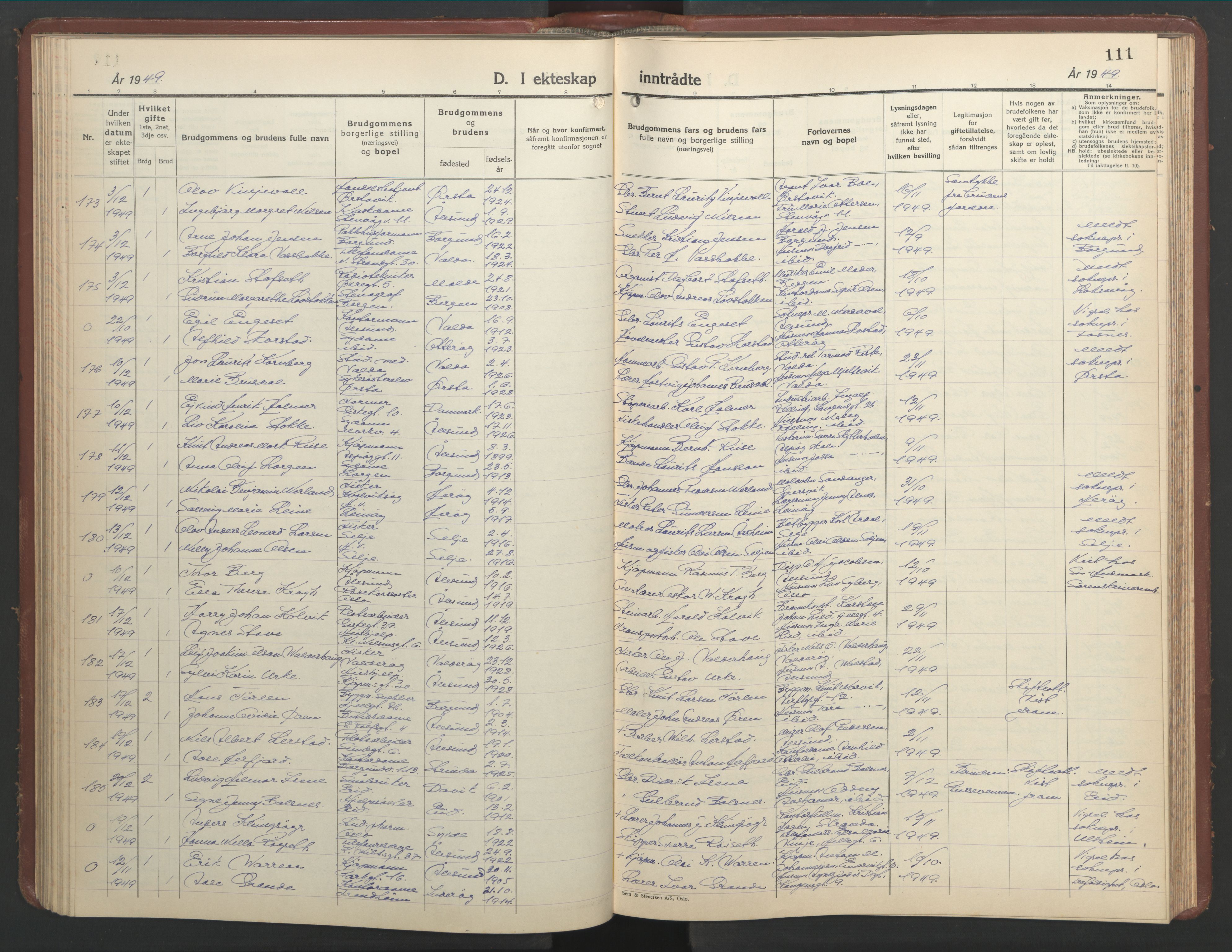 Ministerialprotokoller, klokkerbøker og fødselsregistre - Møre og Romsdal, AV/SAT-A-1454/529/L0479: Parish register (copy) no. 529C16, 1941-1950, p. 111