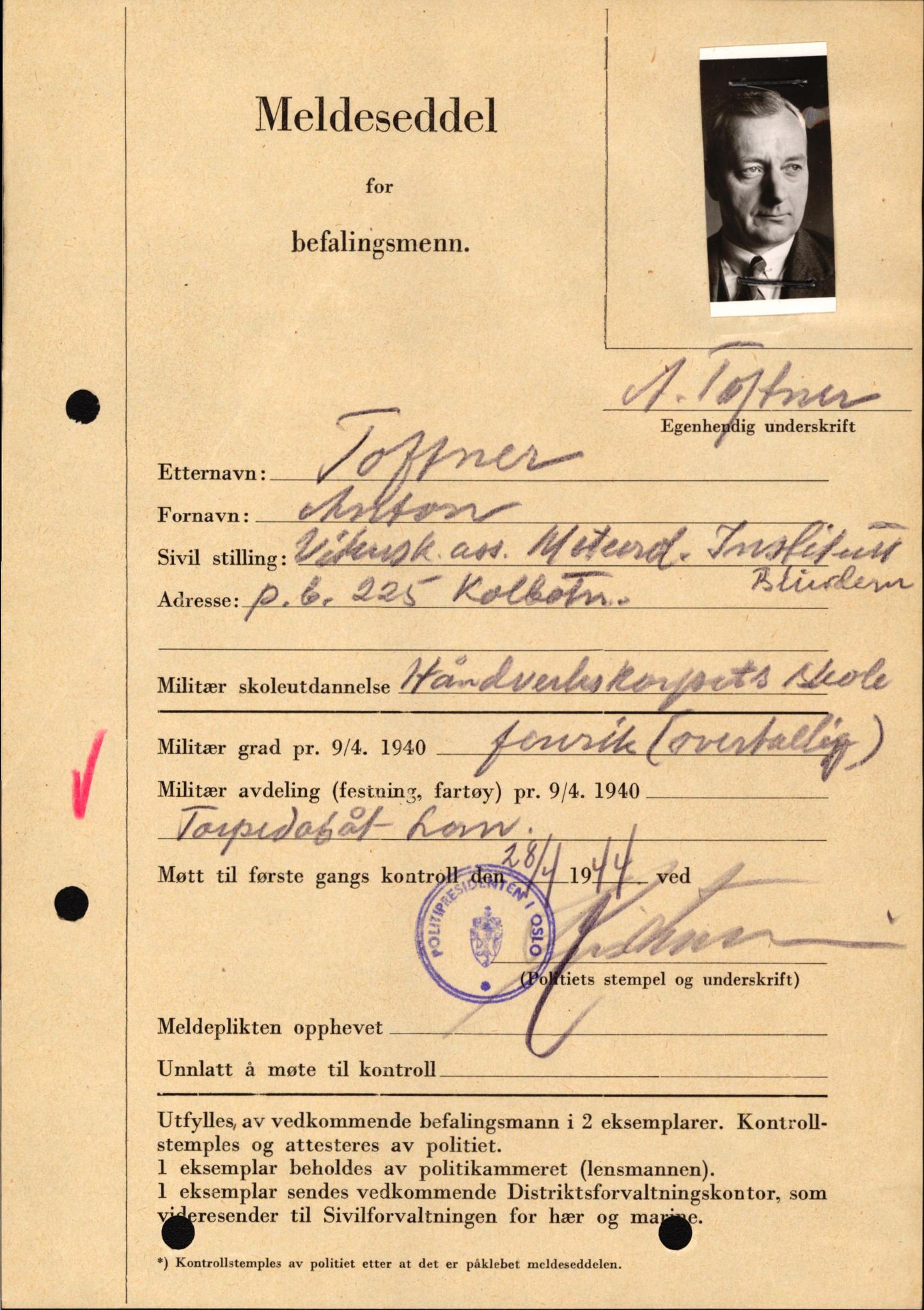 Forsvaret, Forsvarets krigshistoriske avdeling, AV/RA-RAFA-2017/Y/Yf/L0209: II-C-11-2121  -  Okkupasjonstiden.  Meldesedler for befal med foto og oppl. om militær grad 9. apr. 1940., 1944-1945, p. 1076