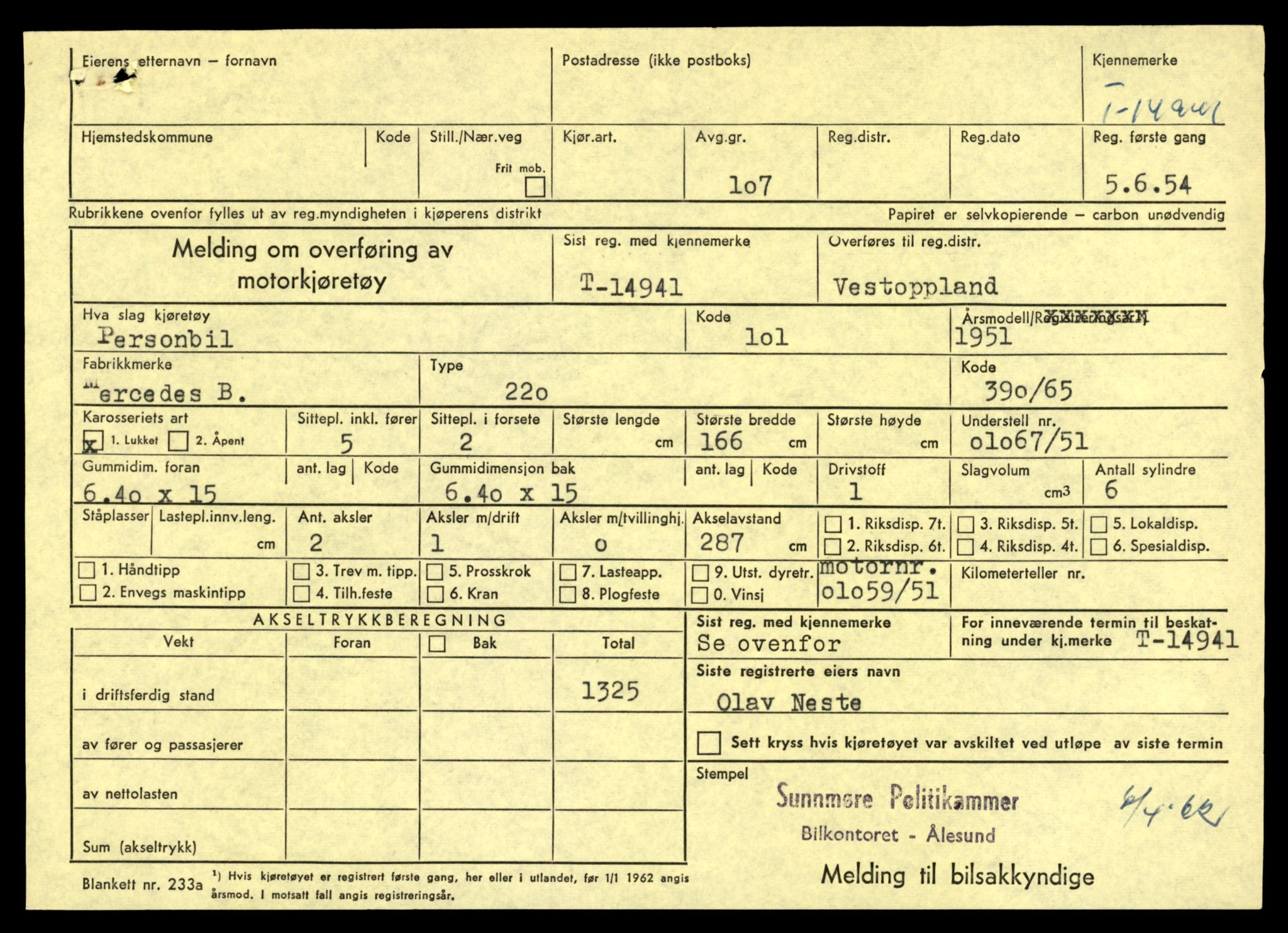 Møre og Romsdal vegkontor - Ålesund trafikkstasjon, AV/SAT-A-4099/F/Fe/L0049: Registreringskort for kjøretøy T 14864 - T 18613, 1927-1998, p. 1785