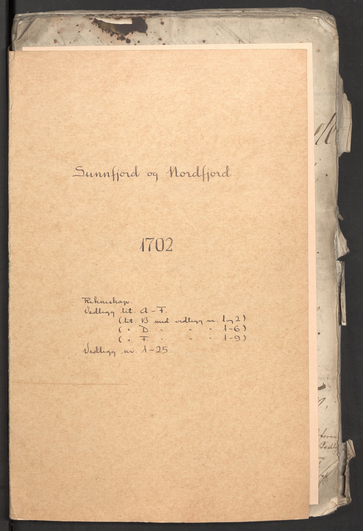 Rentekammeret inntil 1814, Reviderte regnskaper, Fogderegnskap, RA/EA-4092/R53/L3426: Fogderegnskap Sunn- og Nordfjord, 1702, p. 2