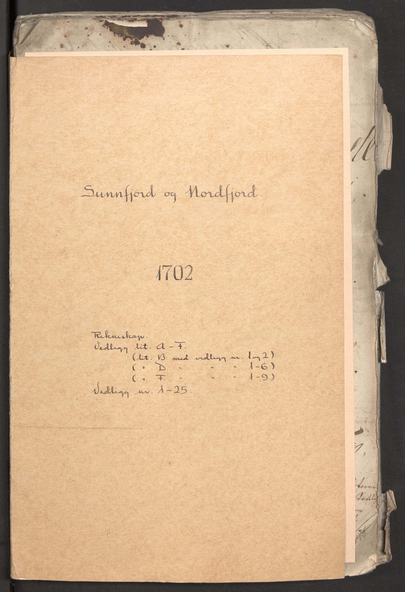 Rentekammeret inntil 1814, Reviderte regnskaper, Fogderegnskap, AV/RA-EA-4092/R53/L3426: Fogderegnskap Sunn- og Nordfjord, 1702, p. 2
