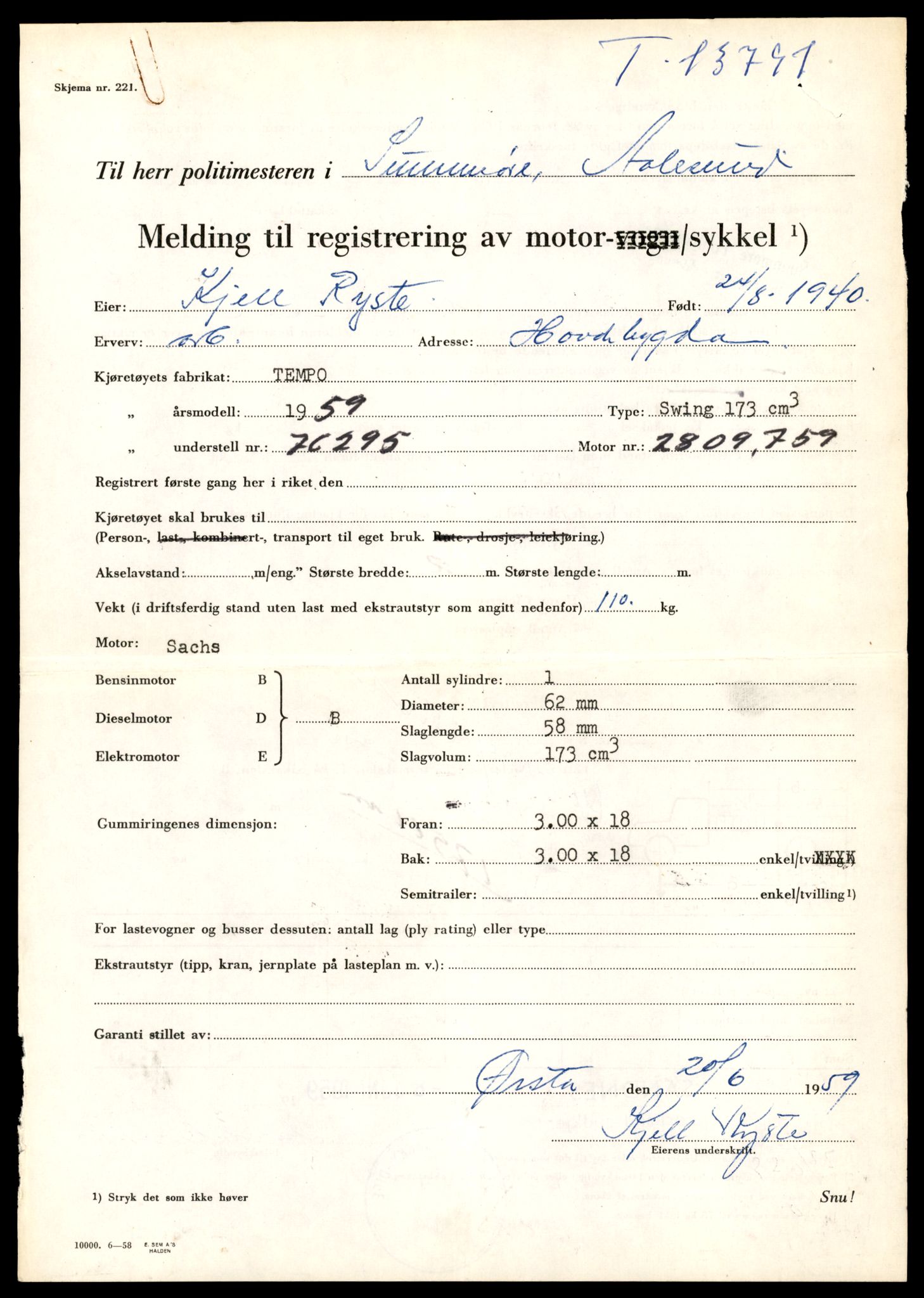 Møre og Romsdal vegkontor - Ålesund trafikkstasjon, AV/SAT-A-4099/F/Fe/L0041: Registreringskort for kjøretøy T 13710 - T 13905, 1927-1998, p. 1437