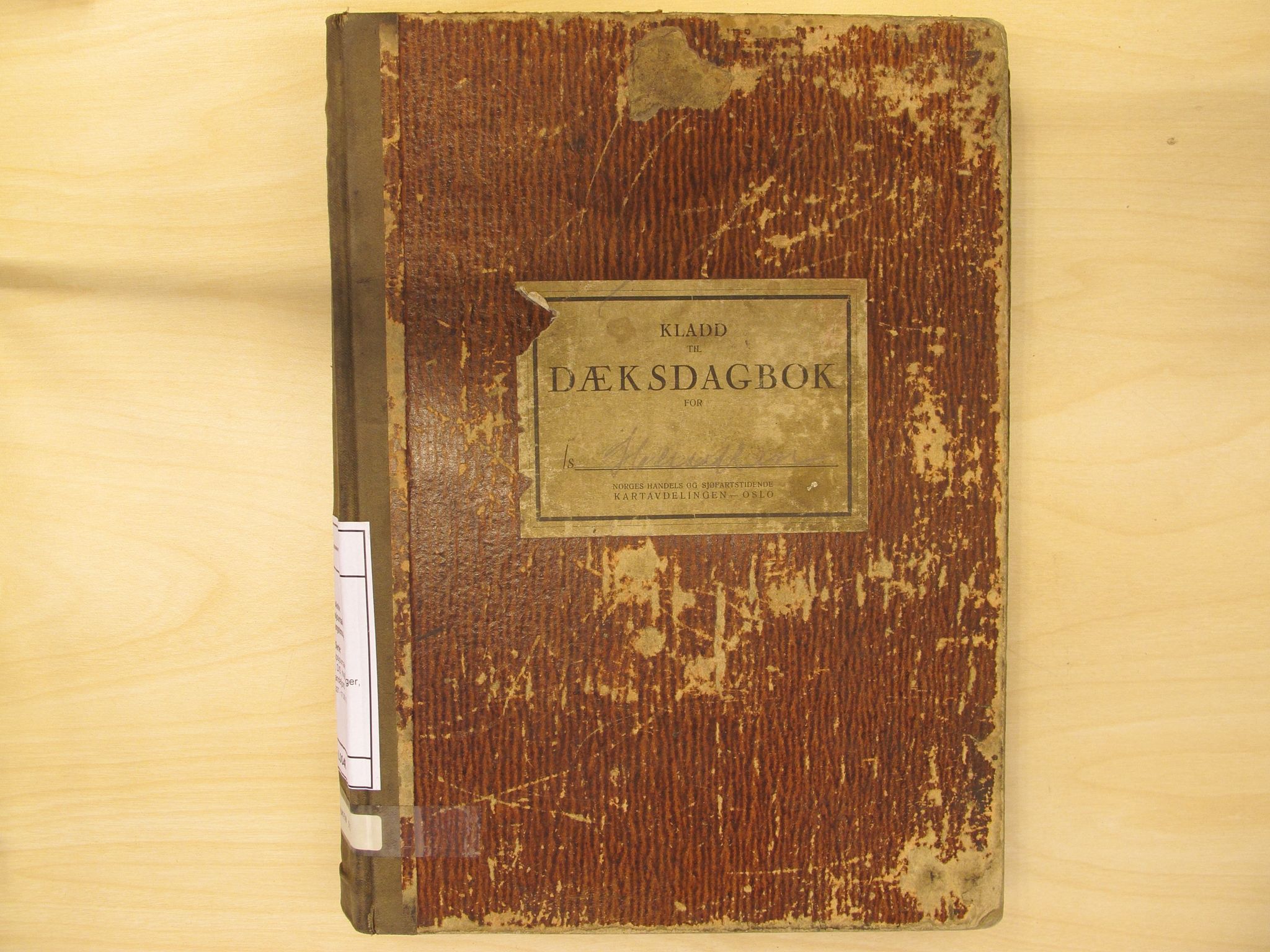 Skipsjournaler. Hvalfangstmuseet, VEMU/ARS-A-1030/F/L0046: Hauken II, D/S, hvalfanger, Sandefjord, 1927-1930