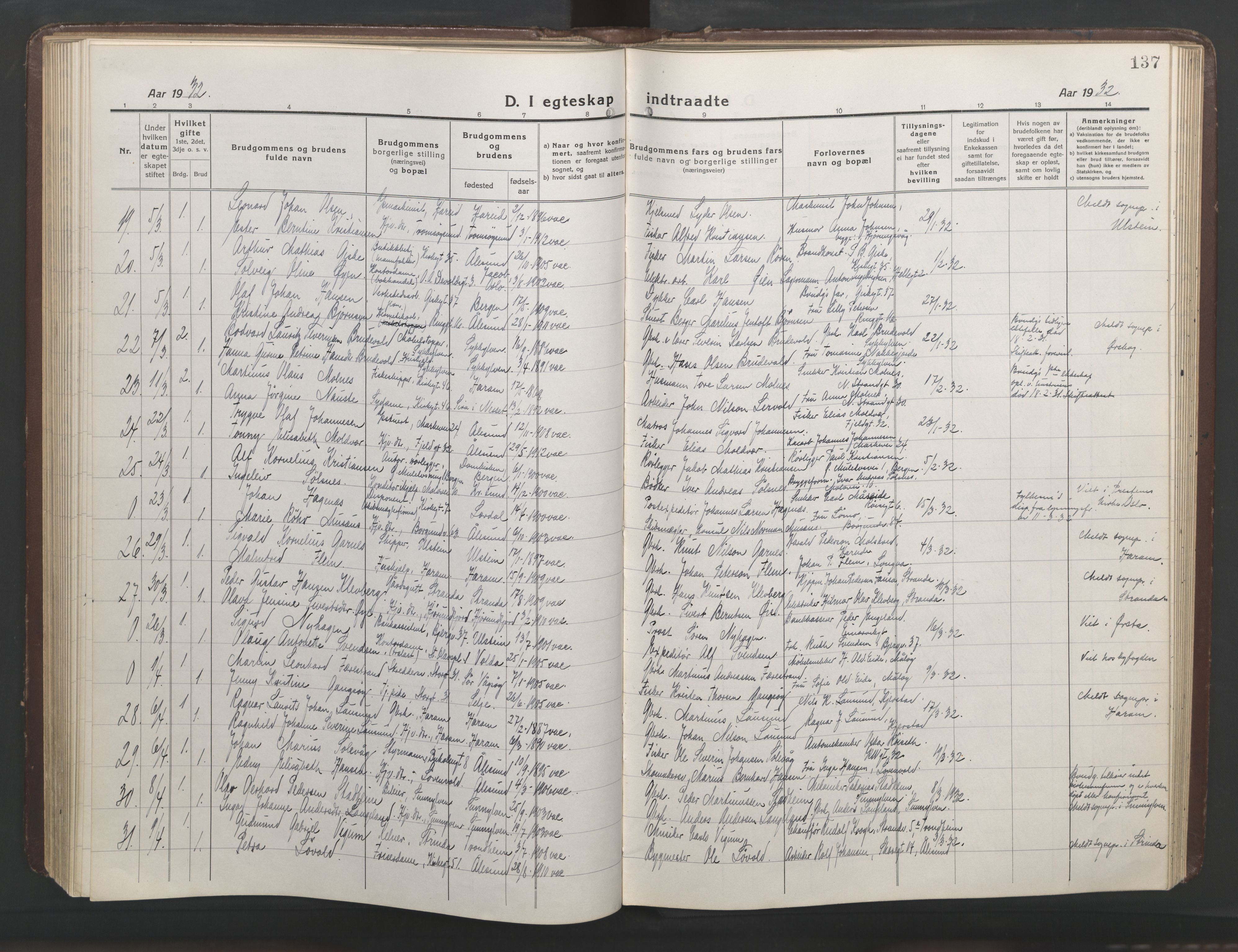 Ministerialprotokoller, klokkerbøker og fødselsregistre - Møre og Romsdal, AV/SAT-A-1454/529/L0473: Parish register (copy) no. 529C10, 1918-1941, p. 137