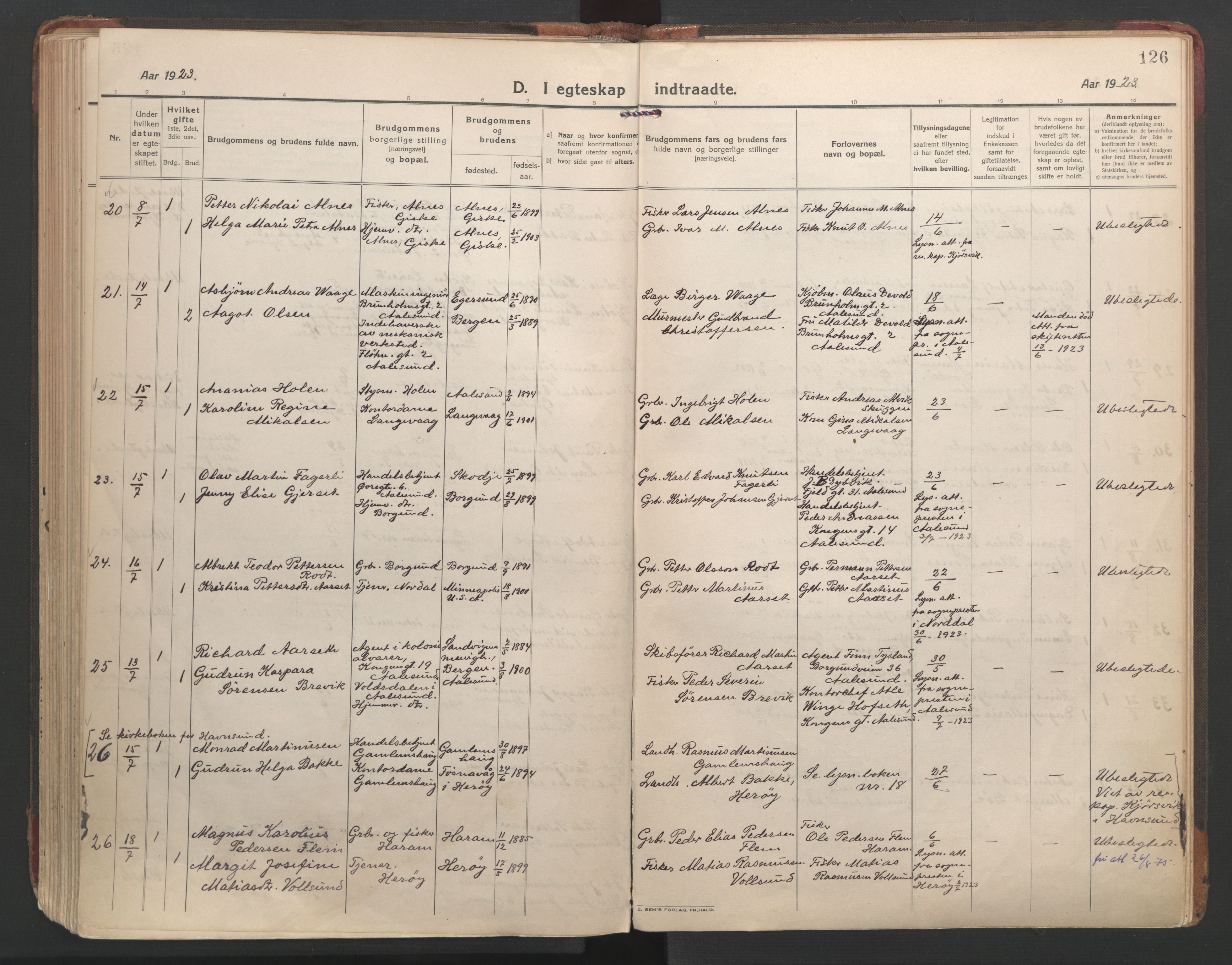 Ministerialprotokoller, klokkerbøker og fødselsregistre - Møre og Romsdal, SAT/A-1454/528/L0412: Parish register (official) no. 528A21, 1920-1926, p. 126