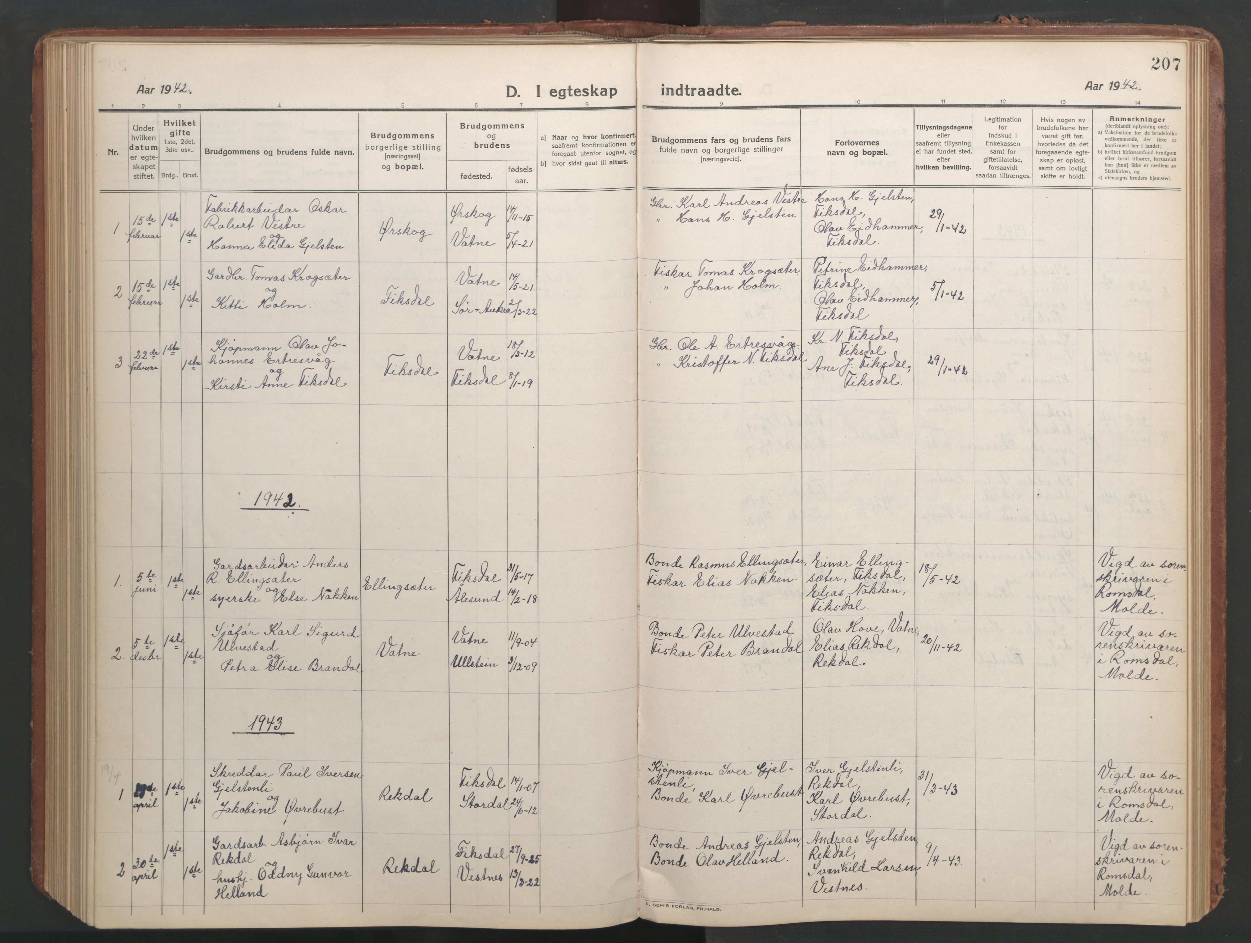 Ministerialprotokoller, klokkerbøker og fødselsregistre - Møre og Romsdal, AV/SAT-A-1454/540/L0542: Parish register (copy) no. 540C02, 1921-1967, p. 207