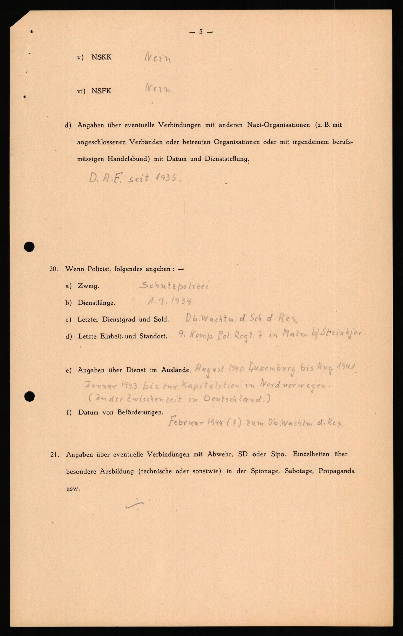 Forsvaret, Forsvarets overkommando II, AV/RA-RAFA-3915/D/Db/L0036: CI Questionaires. Tyske okkupasjonsstyrker i Norge. Tyskere., 1945-1946, p. 120