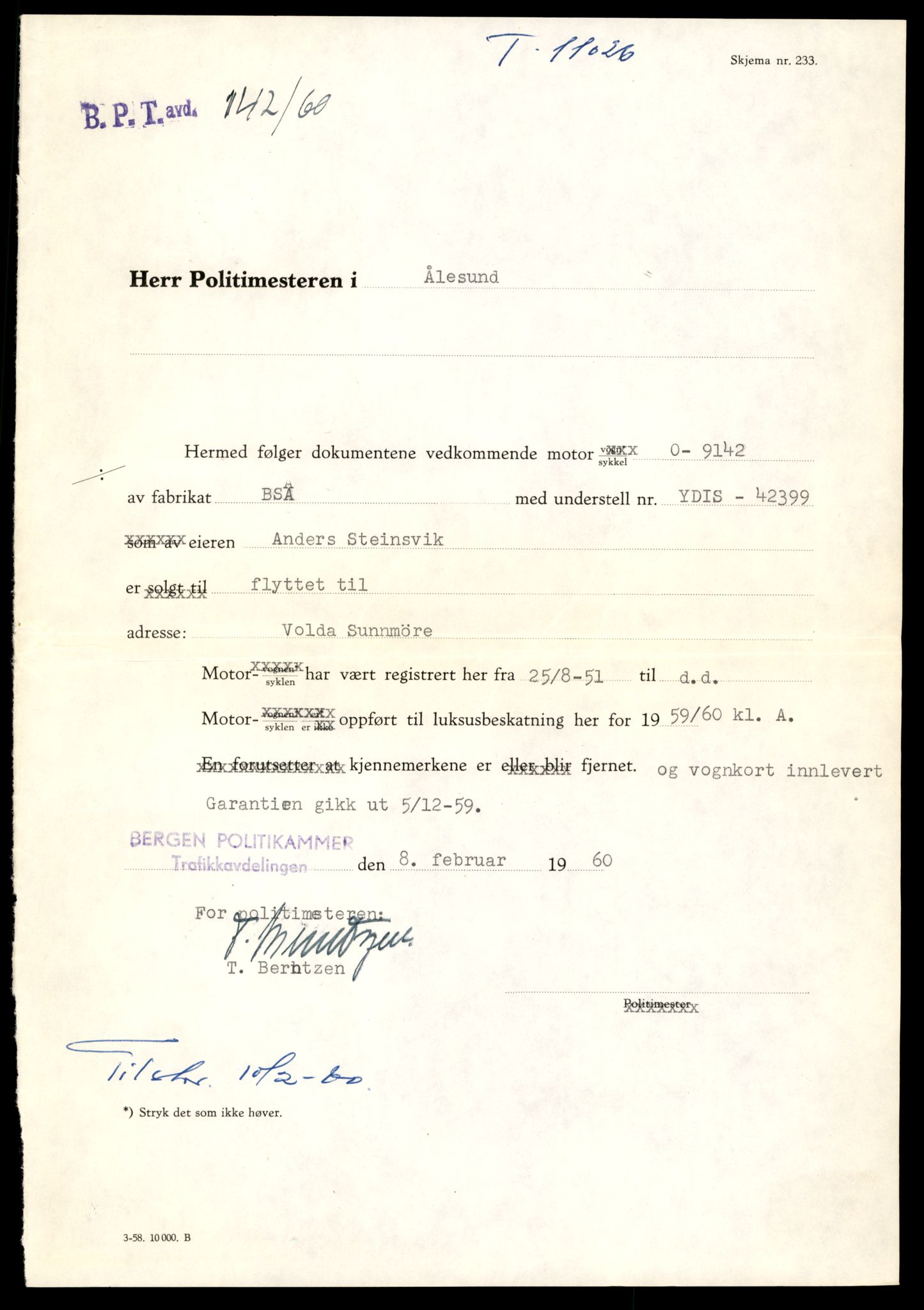 Møre og Romsdal vegkontor - Ålesund trafikkstasjon, AV/SAT-A-4099/F/Fe/L0025: Registreringskort for kjøretøy T 10931 - T 11045, 1927-1998, p. 2516