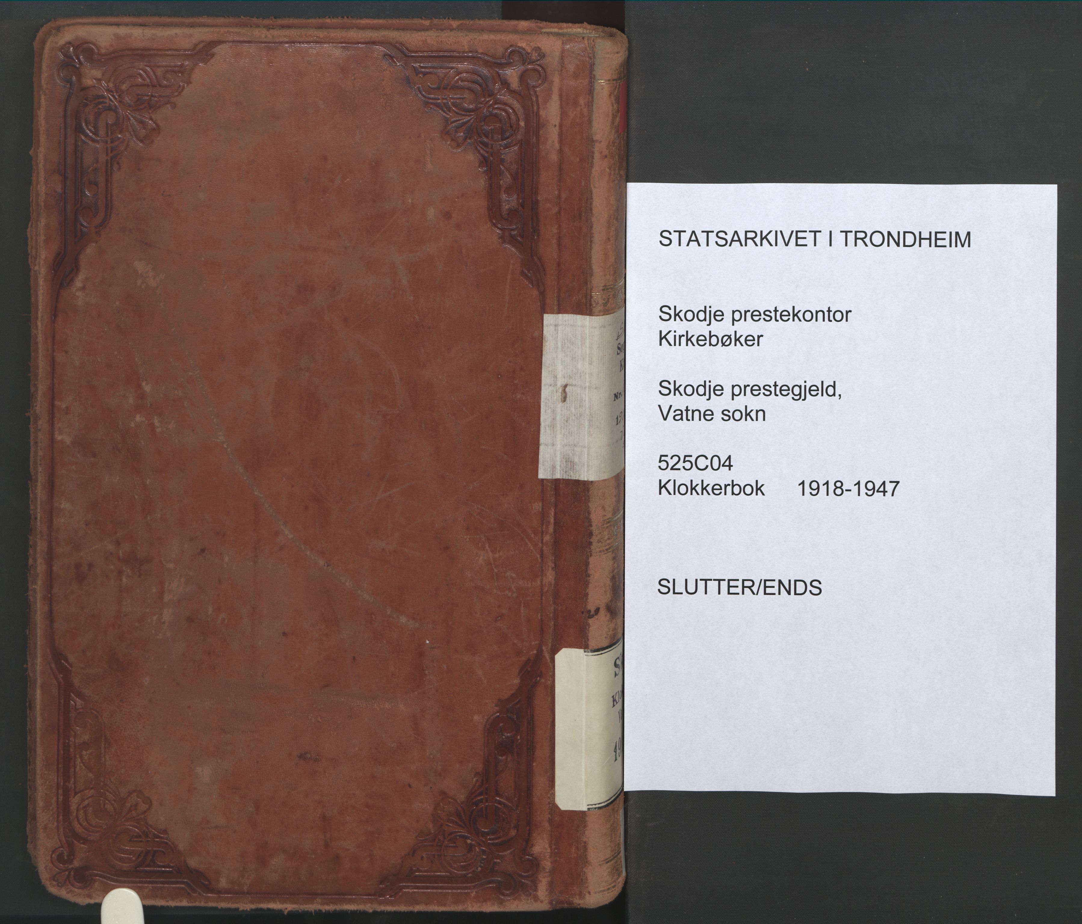Ministerialprotokoller, klokkerbøker og fødselsregistre - Møre og Romsdal, SAT/A-1454/525/L0378: Parish register (copy) no. 525C04, 1915-1947