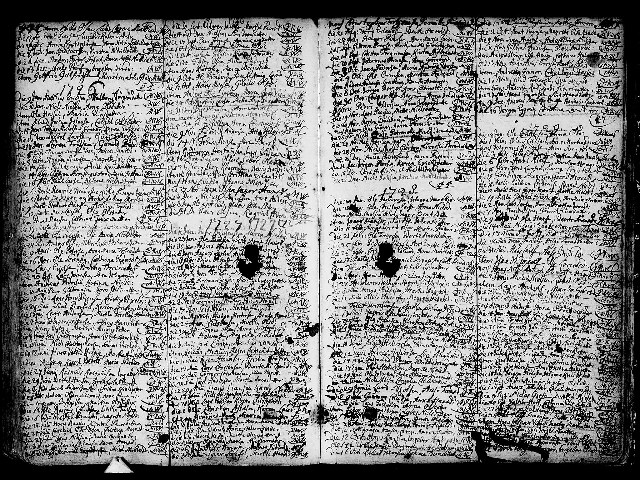 Kongsberg kirkebøker, AV/SAKO-A-22/F/Fa/L0002: Parish register (official) no. I 2, 1721-1743, p. 474-475