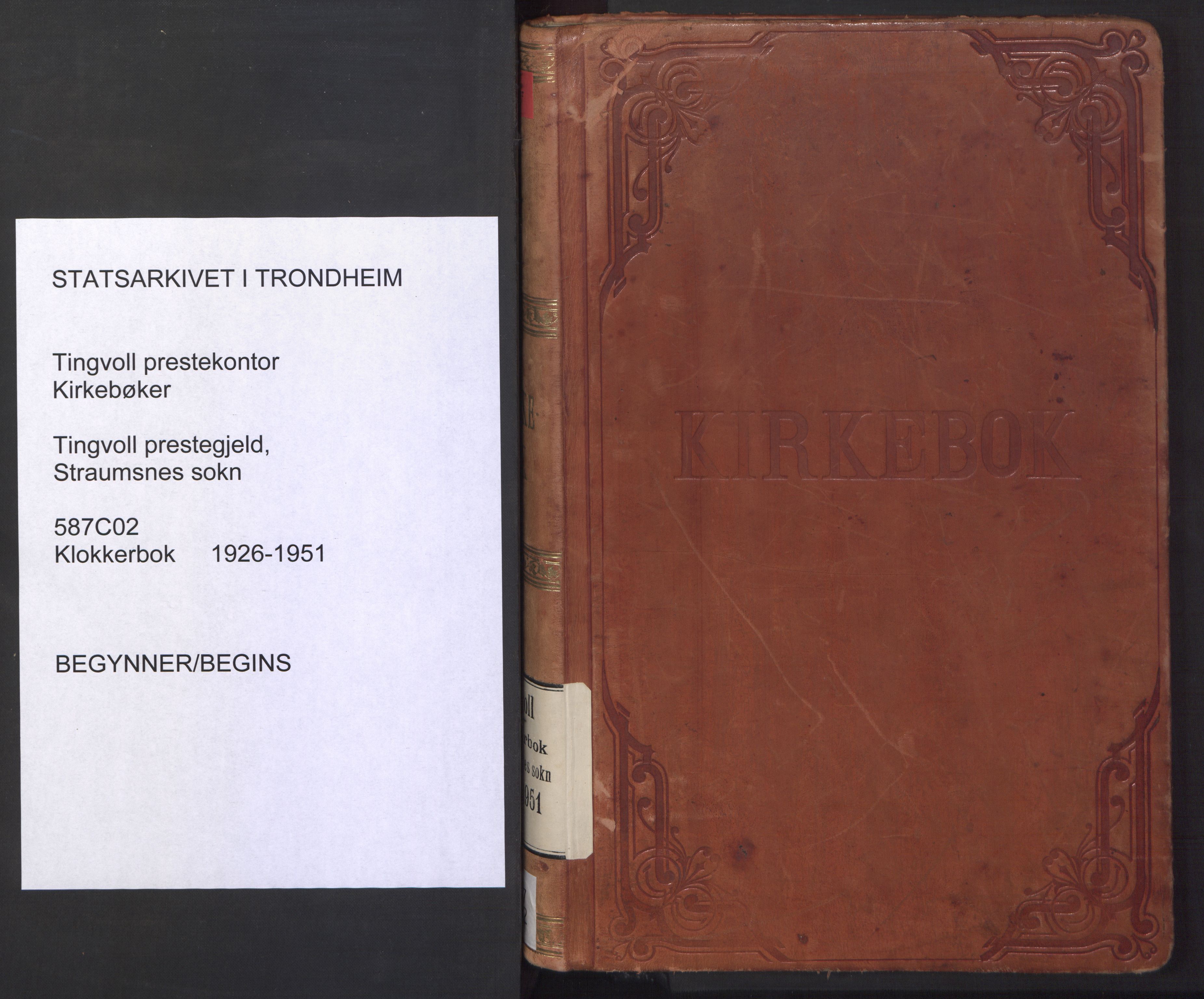 Ministerialprotokoller, klokkerbøker og fødselsregistre - Møre og Romsdal, SAT/A-1454/587/L1002: Parish register (copy) no. 587C02, 1926-1951
