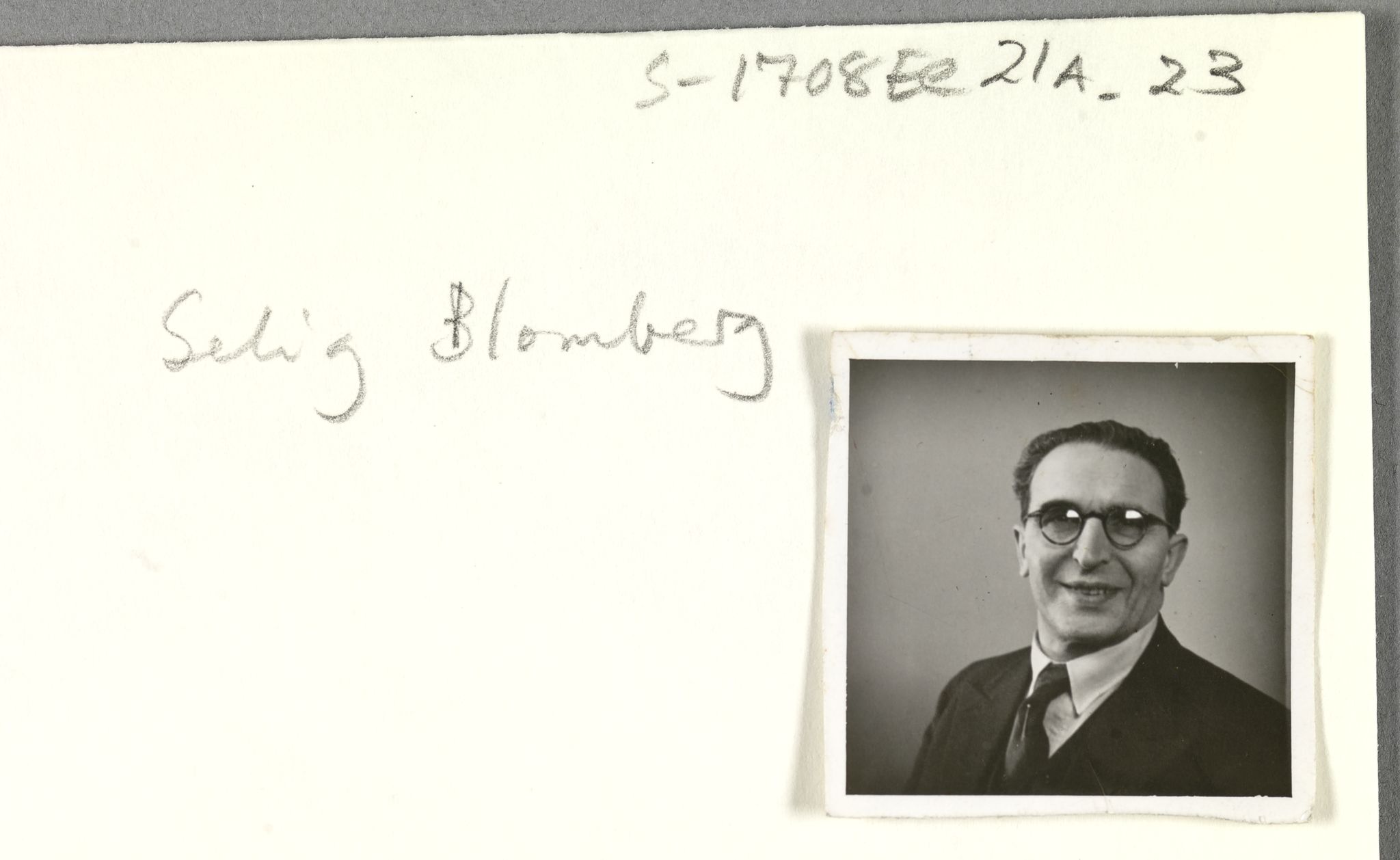 Sosialdepartementet, Våre Falne, RA/S-1708/E/Ee/L0021A: Fotografier av jøder på legitimasjonskort (1941-42), 1941-1942, p. 47