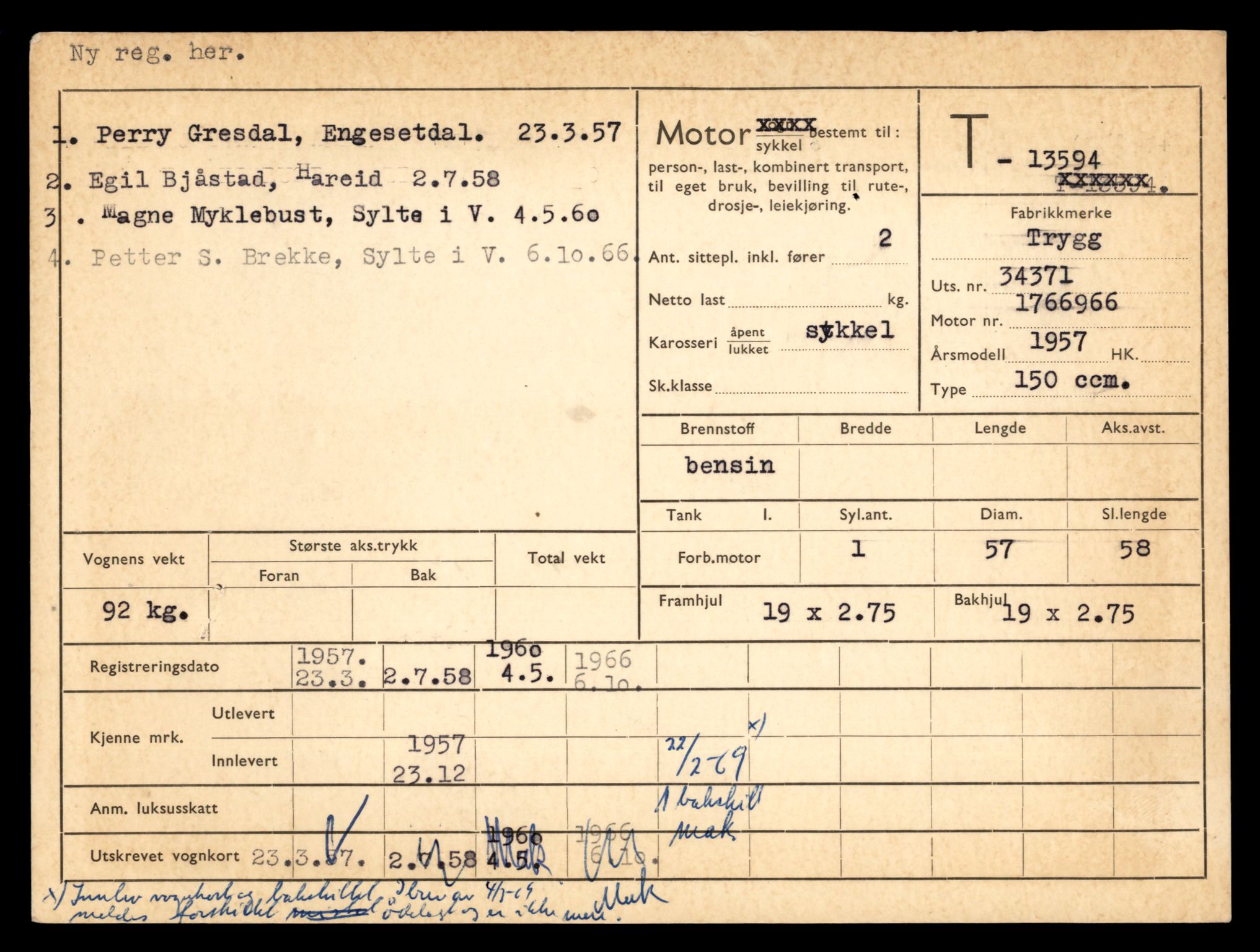 Møre og Romsdal vegkontor - Ålesund trafikkstasjon, AV/SAT-A-4099/F/Fe/L0040: Registreringskort for kjøretøy T 13531 - T 13709, 1927-1998, p. 1131