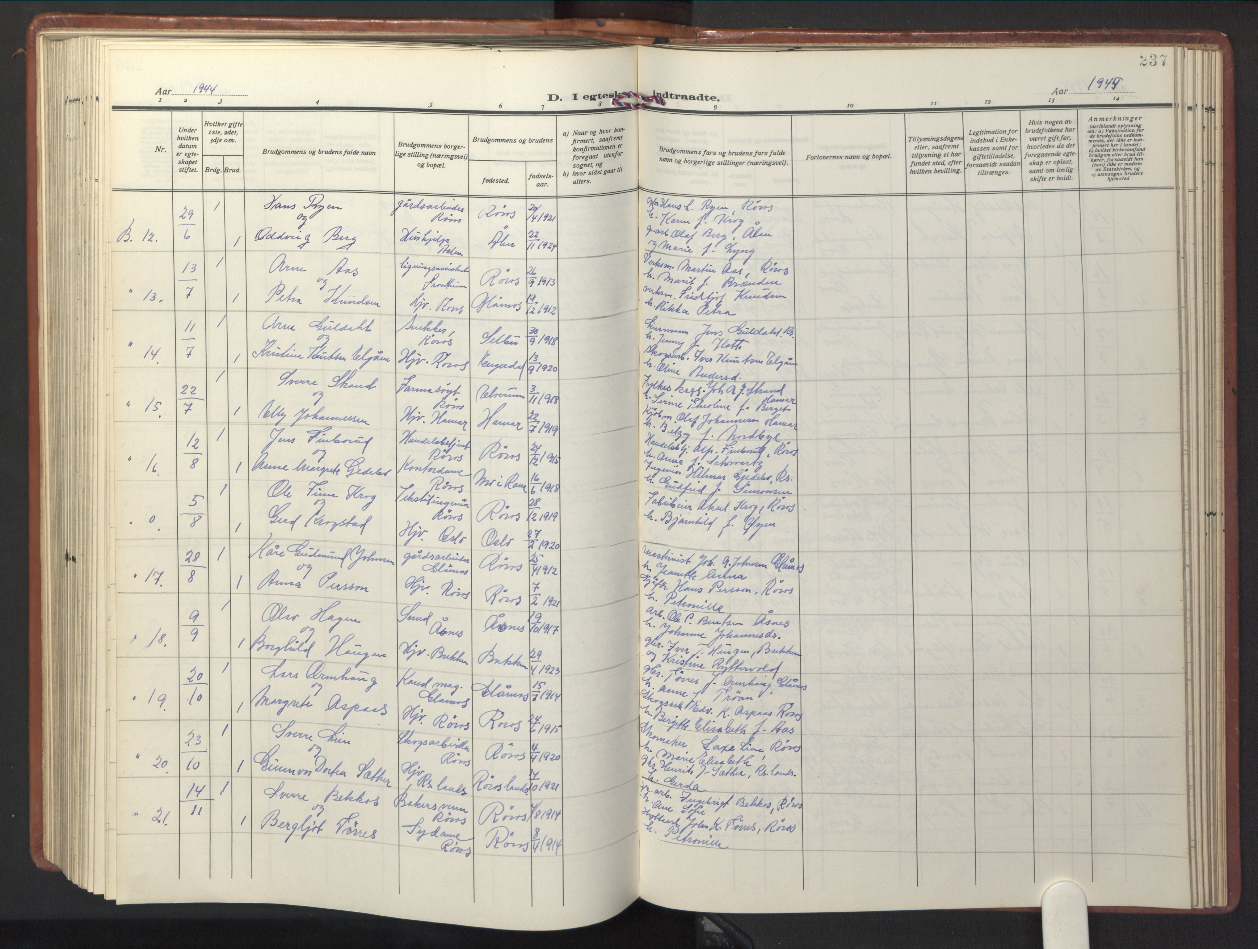 Ministerialprotokoller, klokkerbøker og fødselsregistre - Sør-Trøndelag, SAT/A-1456/681/L0943: Parish register (copy) no. 681C07, 1926-1954, p. 237