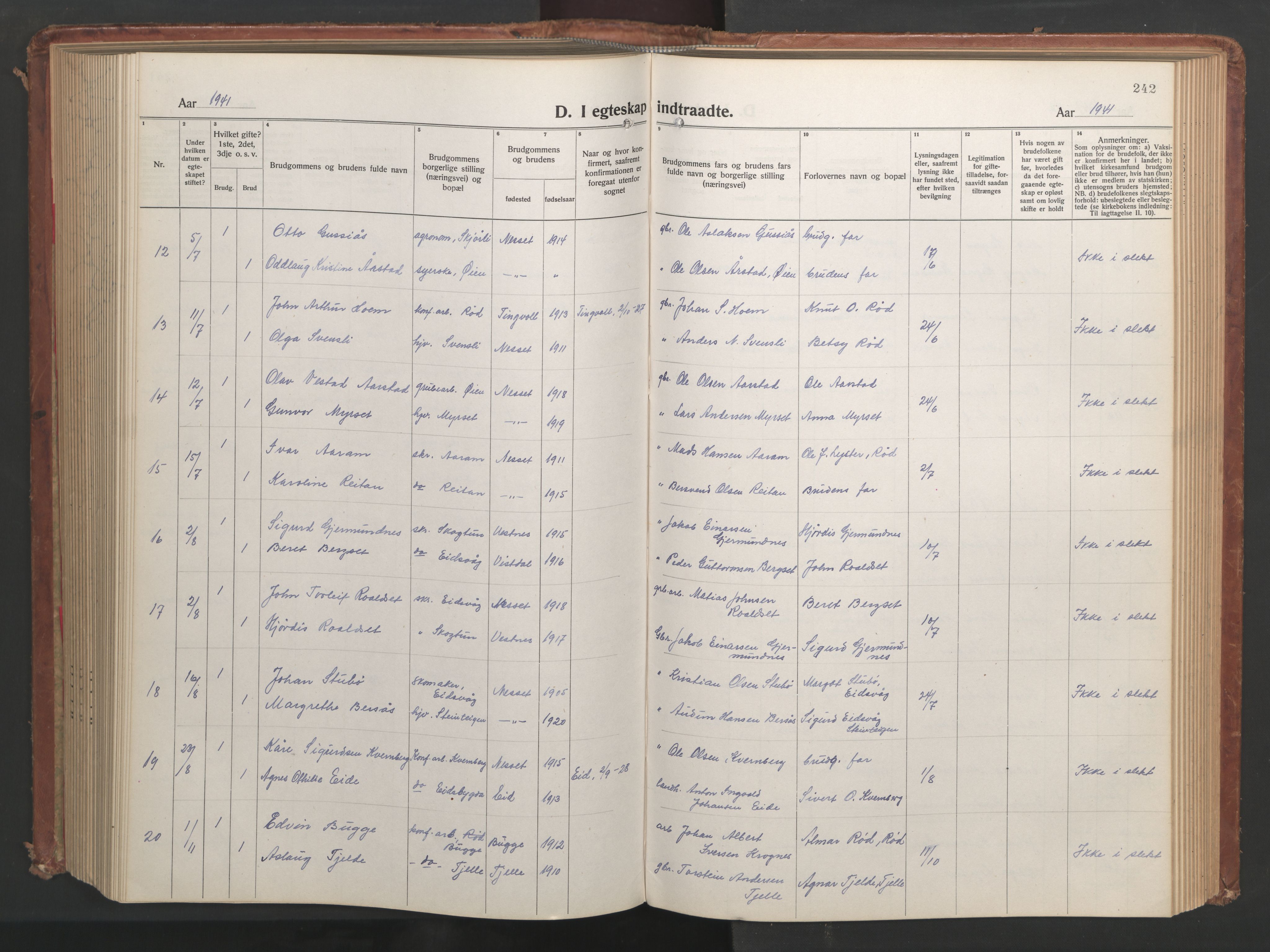 Ministerialprotokoller, klokkerbøker og fødselsregistre - Møre og Romsdal, SAT/A-1454/551/L0633: Parish register (copy) no. 551C05, 1921-1961, p. 242