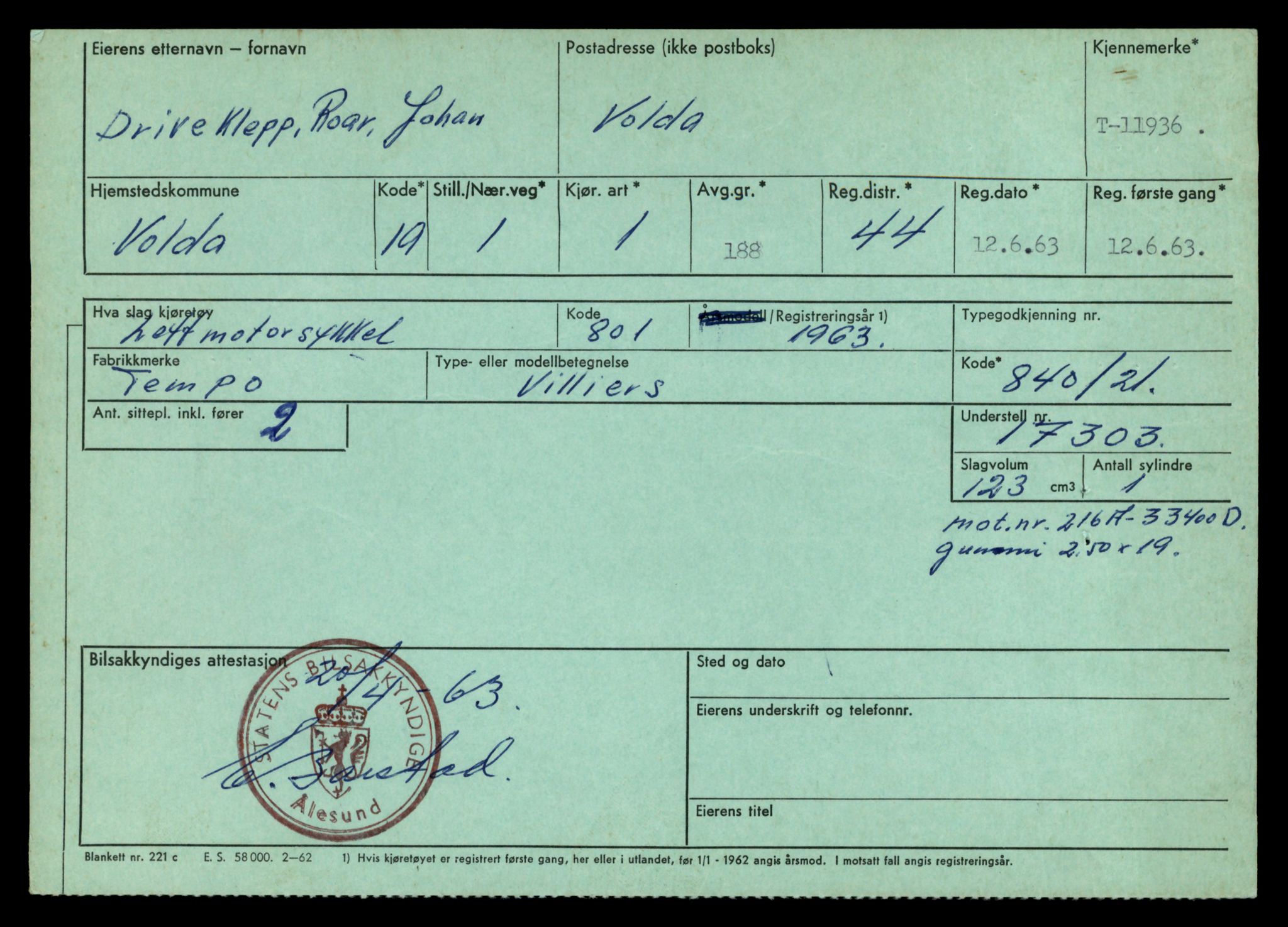 Møre og Romsdal vegkontor - Ålesund trafikkstasjon, AV/SAT-A-4099/F/Fe/L0031: Registreringskort for kjøretøy T 11800 - T 11996, 1927-1998, p. 2347