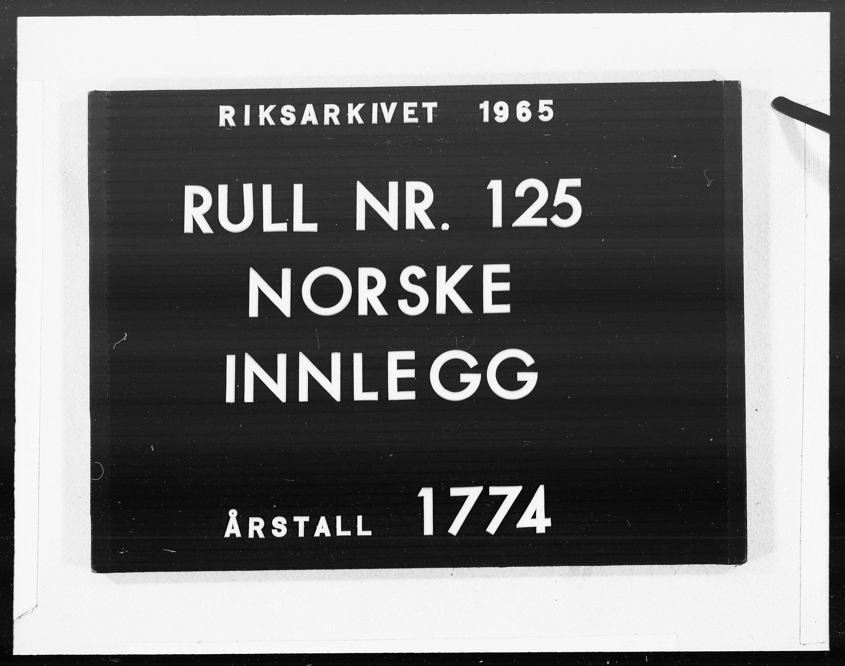 Danske Kanselli 1572-1799, AV/RA-EA-3023/F/Fc/Fcc/Fcca/L0213: Norske innlegg 1572-1799, 1774, p. 302