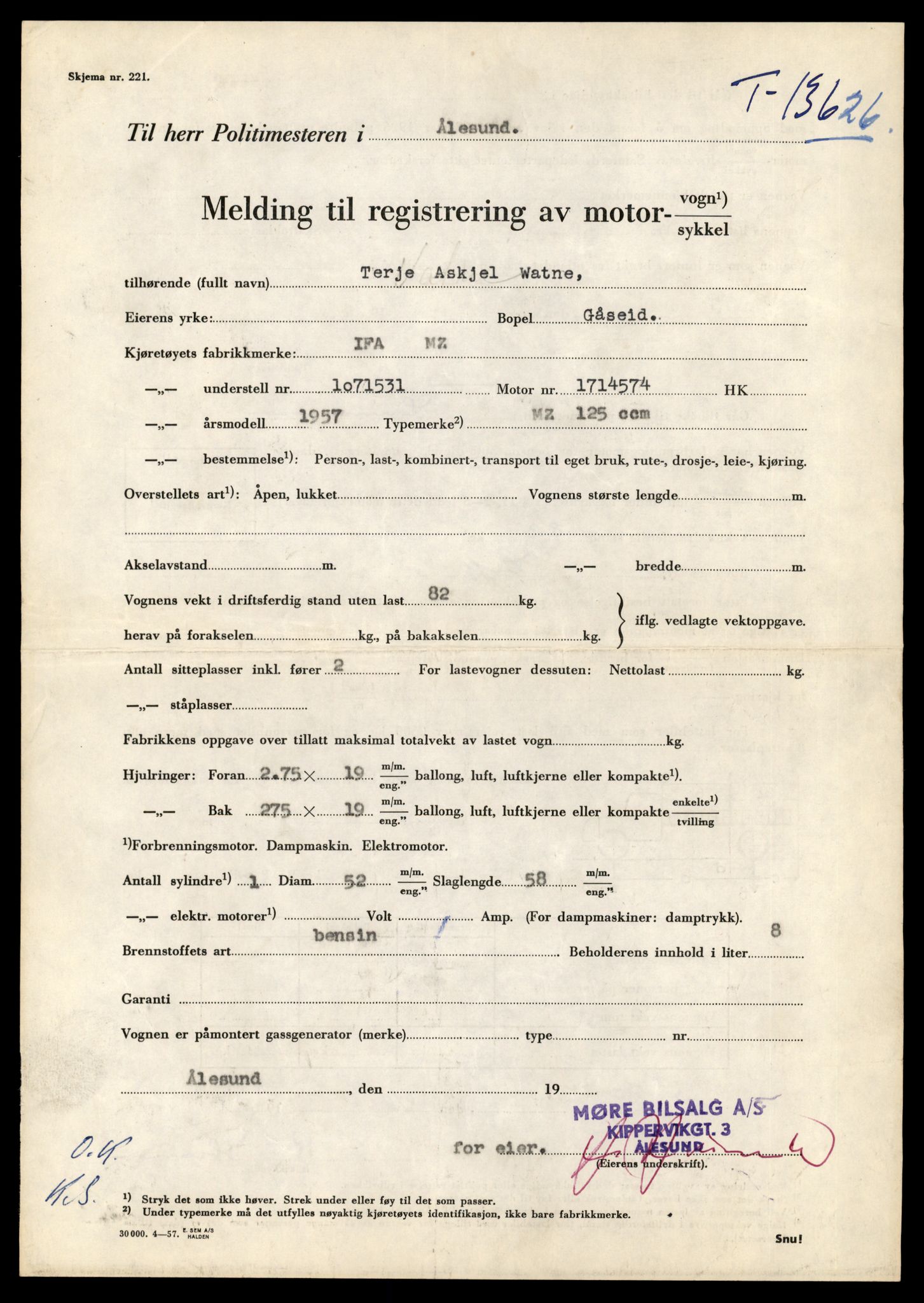 Møre og Romsdal vegkontor - Ålesund trafikkstasjon, AV/SAT-A-4099/F/Fe/L0040: Registreringskort for kjøretøy T 13531 - T 13709, 1927-1998, p. 1683