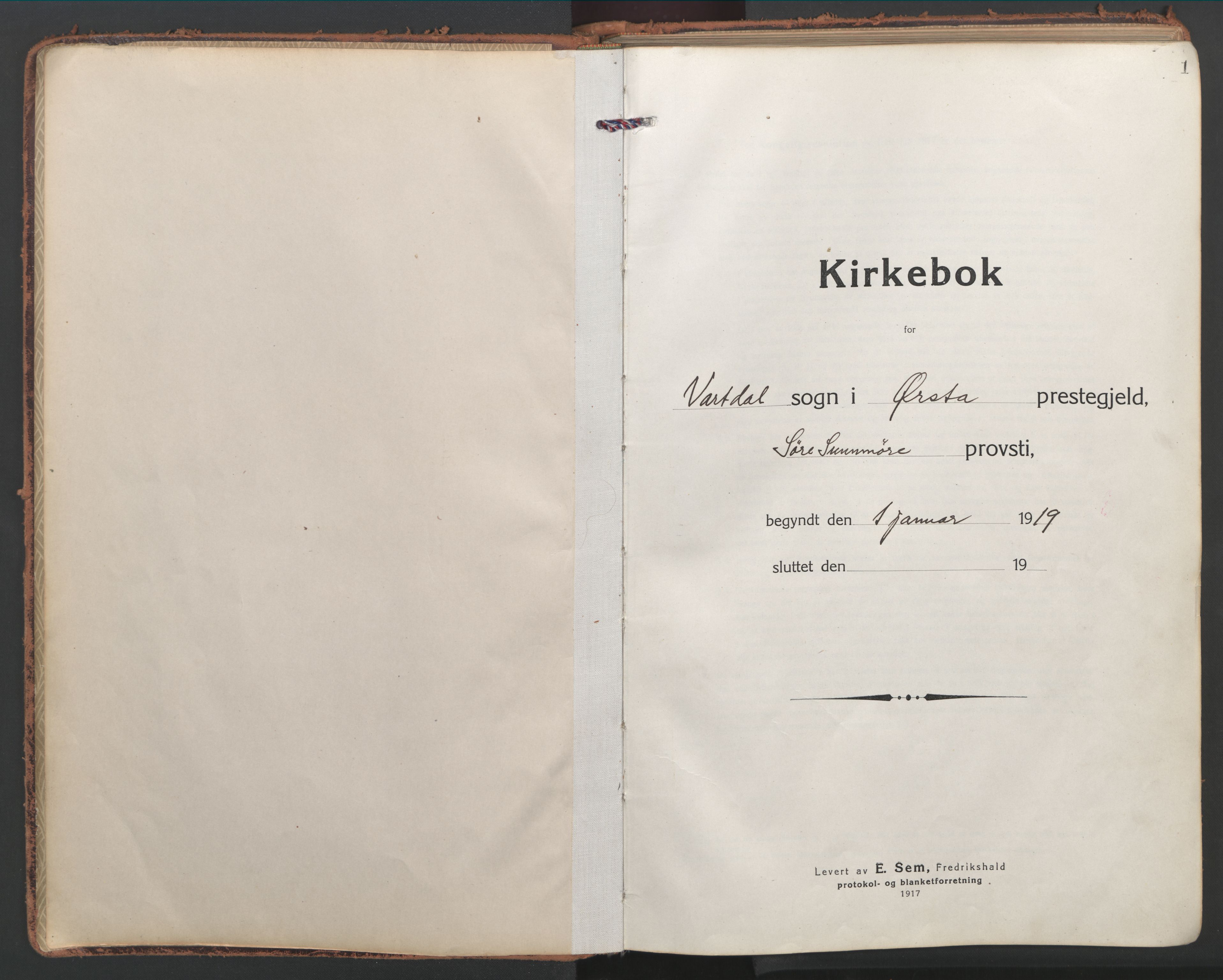 Ministerialprotokoller, klokkerbøker og fødselsregistre - Møre og Romsdal, AV/SAT-A-1454/514/L0202: Parish register (copy) no. 514C02, 1916-1944, p. 1