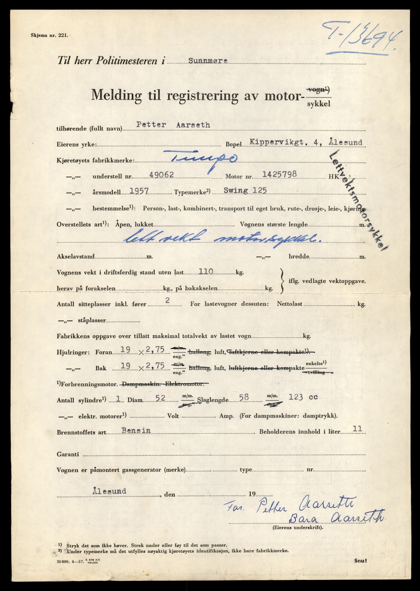 Møre og Romsdal vegkontor - Ålesund trafikkstasjon, AV/SAT-A-4099/F/Fe/L0040: Registreringskort for kjøretøy T 13531 - T 13709, 1927-1998, p. 2803