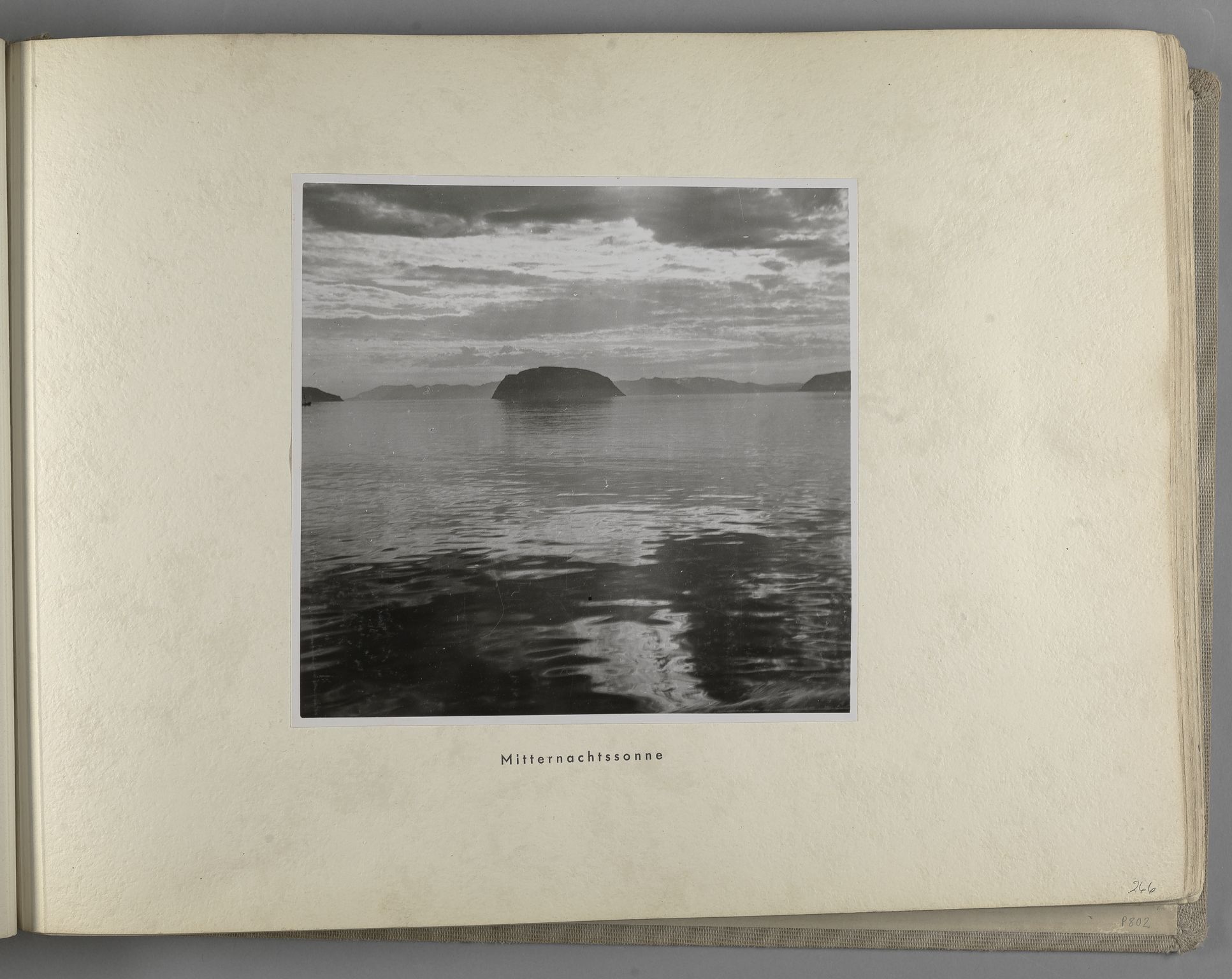 Tyske arkiver, Reichskommissariat, Bildarchiv, AV/RA-RAFA-3309/U/L0071: Fotoalbum: Mit dem Reichskommissar nach Nordnorwegen und Finnland 10. bis 27. Juli 1942, 1942, p. 105