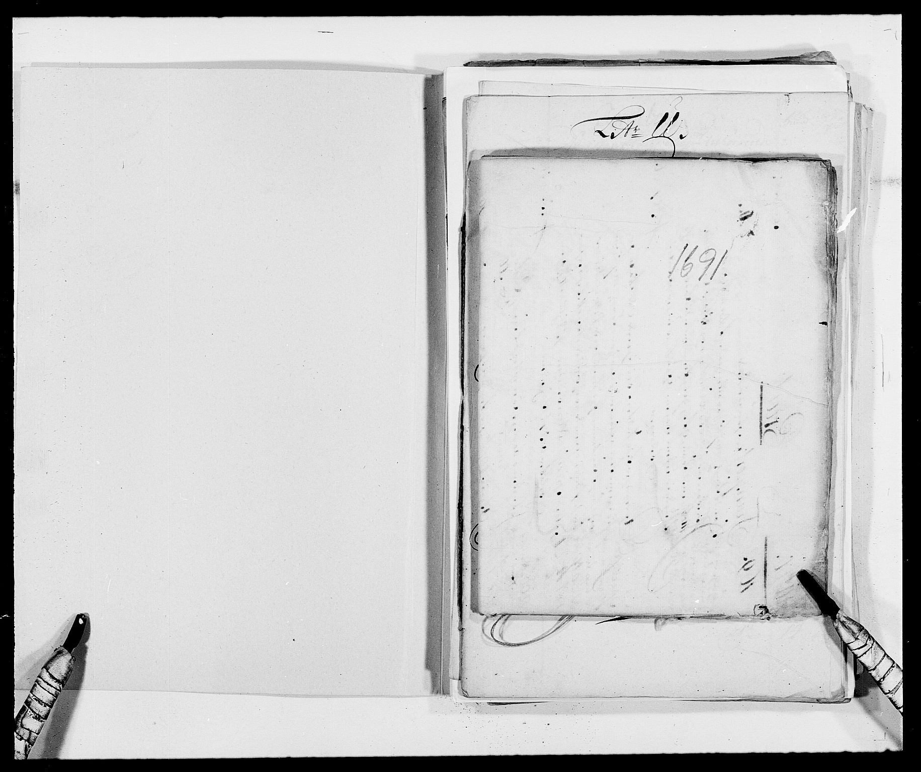 Rentekammeret inntil 1814, Reviderte regnskaper, Fogderegnskap, AV/RA-EA-4092/R40/L2443: Fogderegnskap Råbyggelag, 1691-1692, p. 2