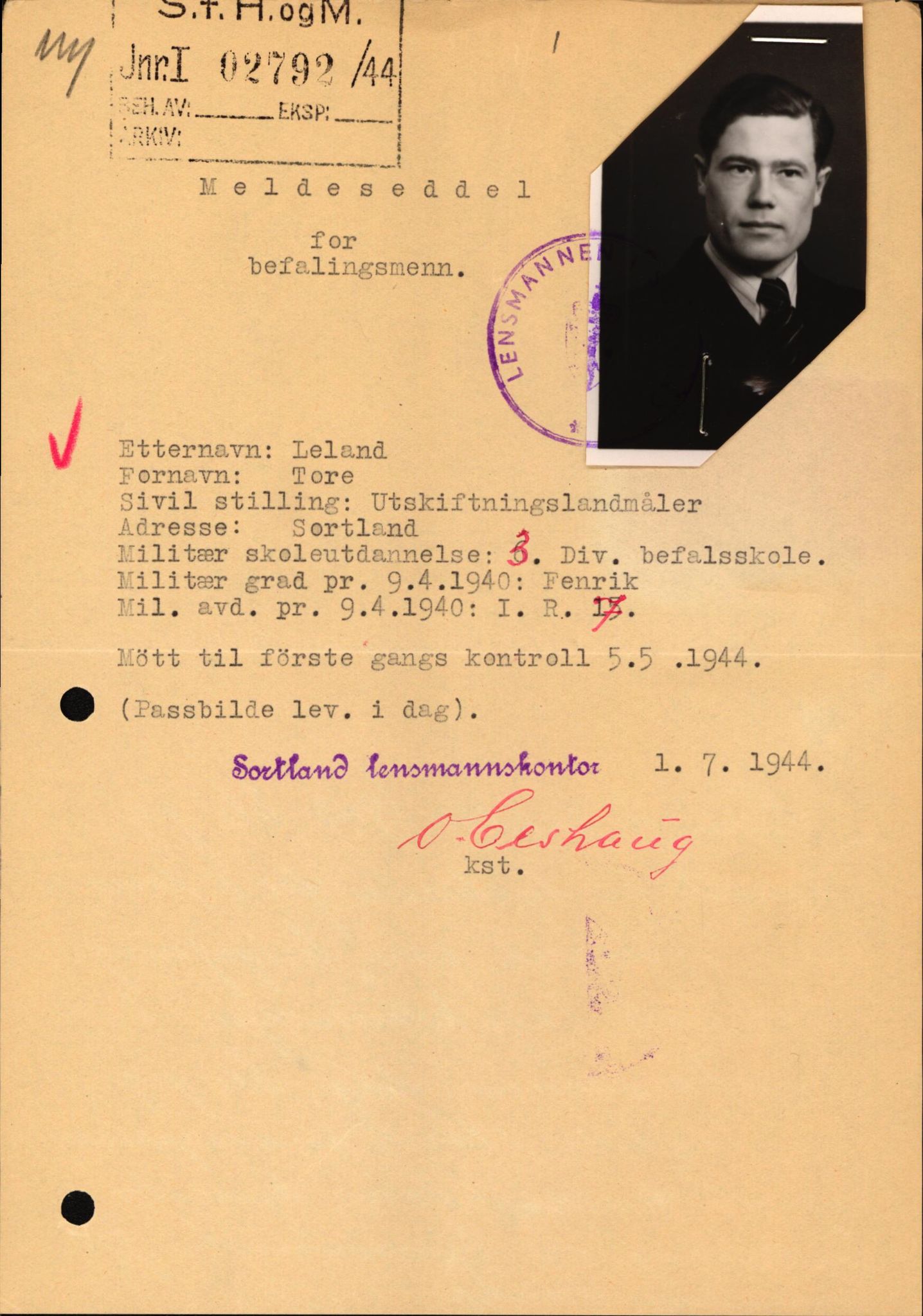 Forsvaret, Forsvarets krigshistoriske avdeling, AV/RA-RAFA-2017/Y/Yf/L0209: II-C-11-2121  -  Okkupasjonstiden.  Meldesedler for befal med foto og oppl. om militær grad 9. apr. 1940., 1944-1945, p. 59
