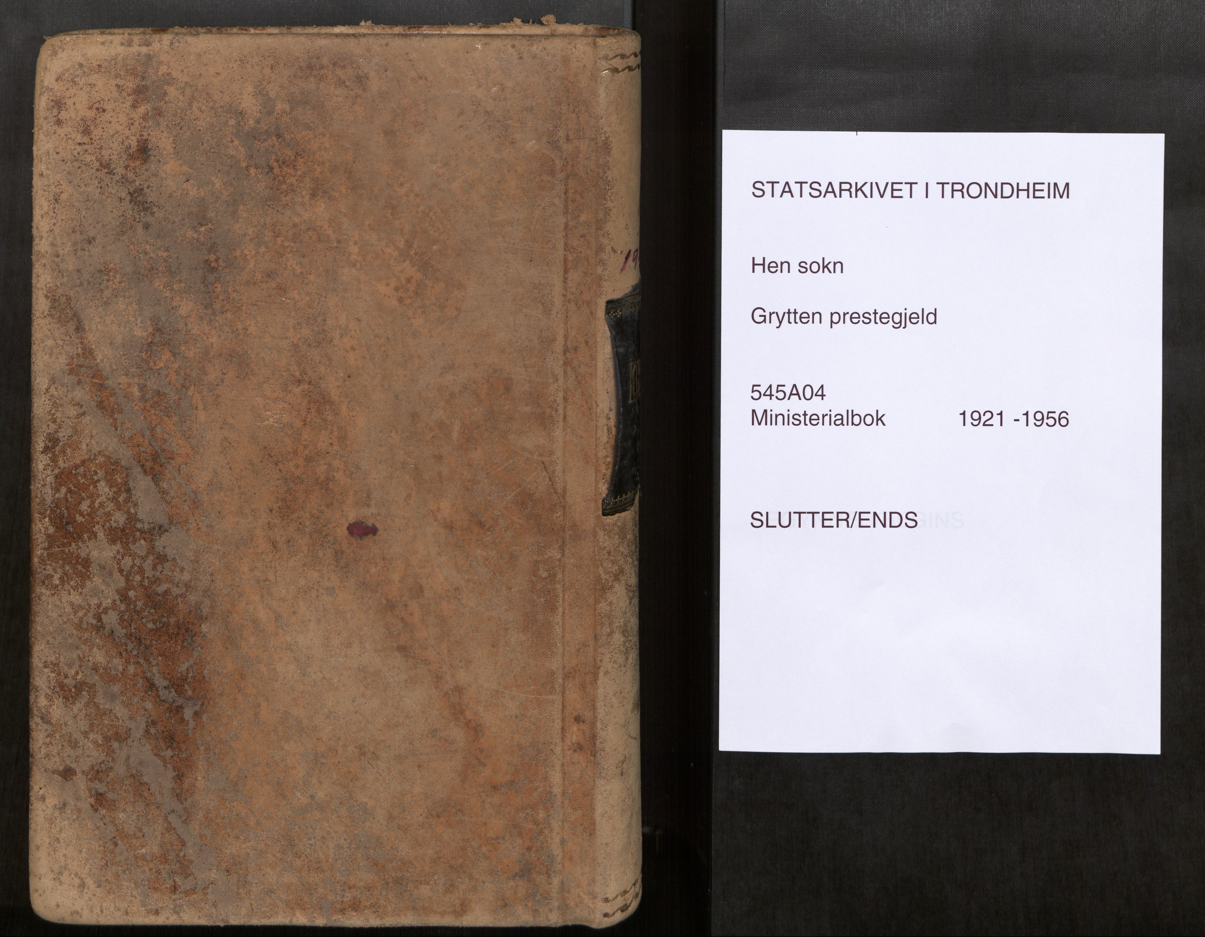 Ministerialprotokoller, klokkerbøker og fødselsregistre - Møre og Romsdal, AV/SAT-A-1454/545/L0596: Parish register (official) no. 545A04, 1921-1956