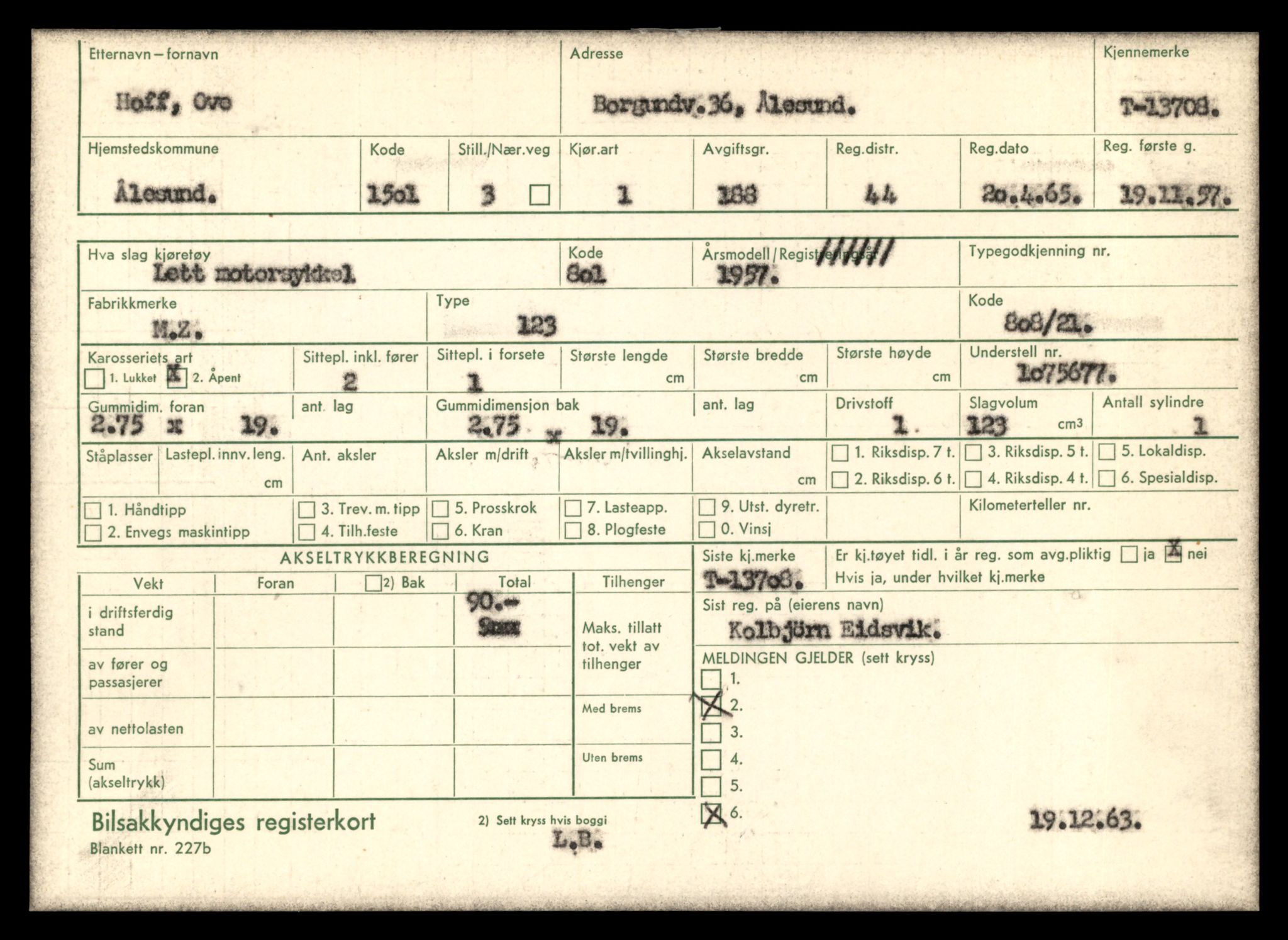Møre og Romsdal vegkontor - Ålesund trafikkstasjon, AV/SAT-A-4099/F/Fe/L0040: Registreringskort for kjøretøy T 13531 - T 13709, 1927-1998, p. 3059
