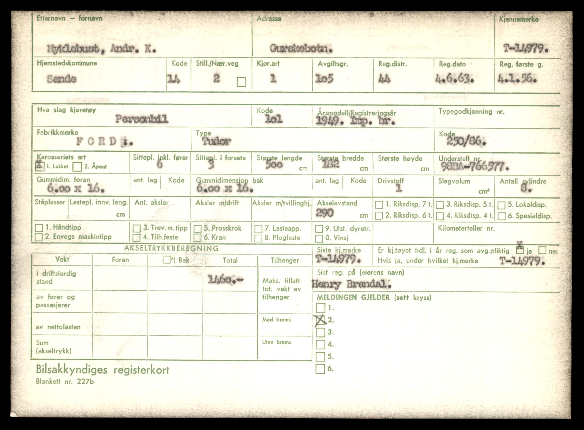 Møre og Romsdal vegkontor - Ålesund trafikkstasjon, AV/SAT-A-4099/F/Fe/L0049: Registreringskort for kjøretøy T 14864 - T 18613, 1927-1998, p. 2737