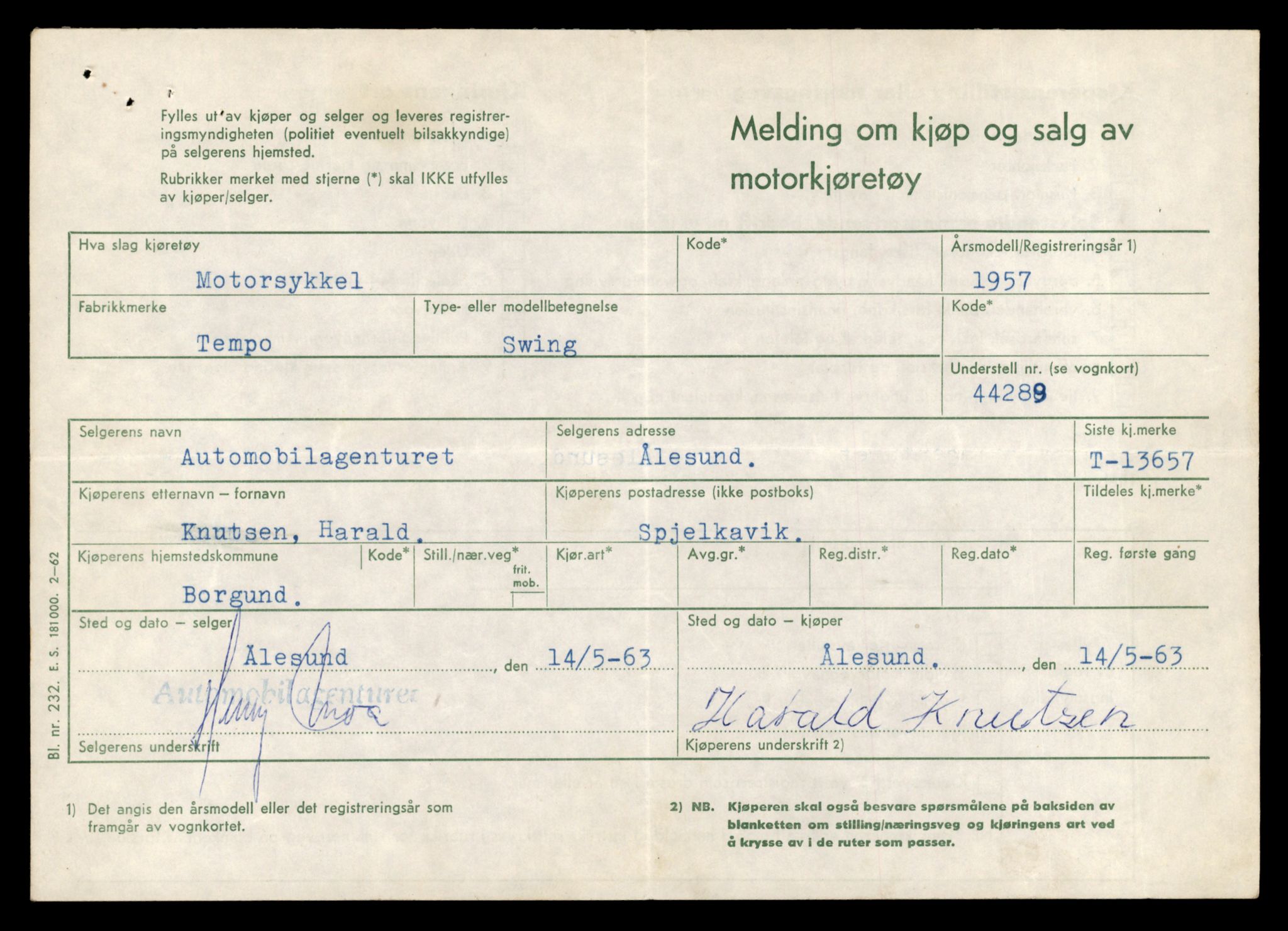 Møre og Romsdal vegkontor - Ålesund trafikkstasjon, AV/SAT-A-4099/F/Fe/L0040: Registreringskort for kjøretøy T 13531 - T 13709, 1927-1998, p. 2185