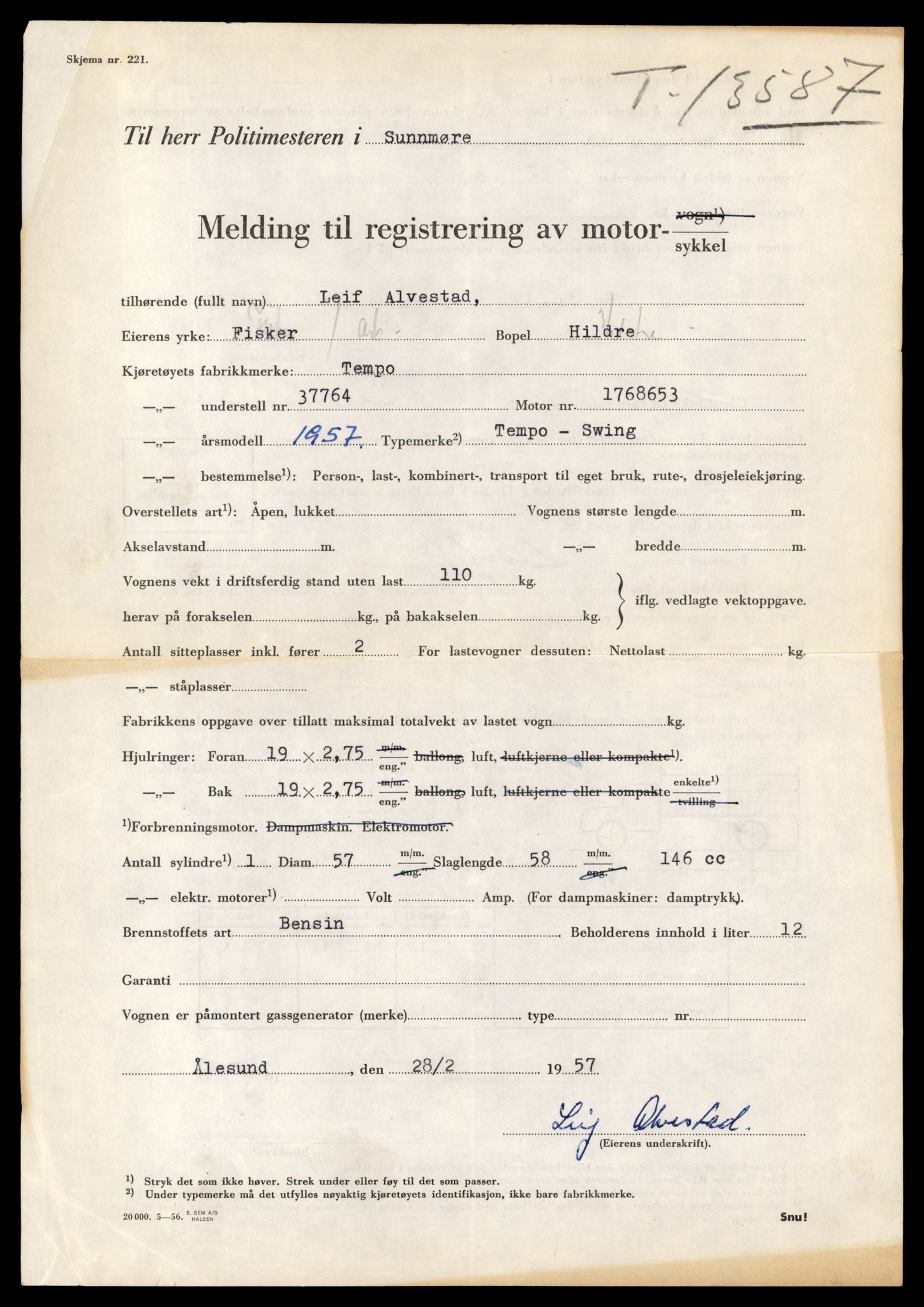 Møre og Romsdal vegkontor - Ålesund trafikkstasjon, AV/SAT-A-4099/F/Fe/L0040: Registreringskort for kjøretøy T 13531 - T 13709, 1927-1998, p. 1027