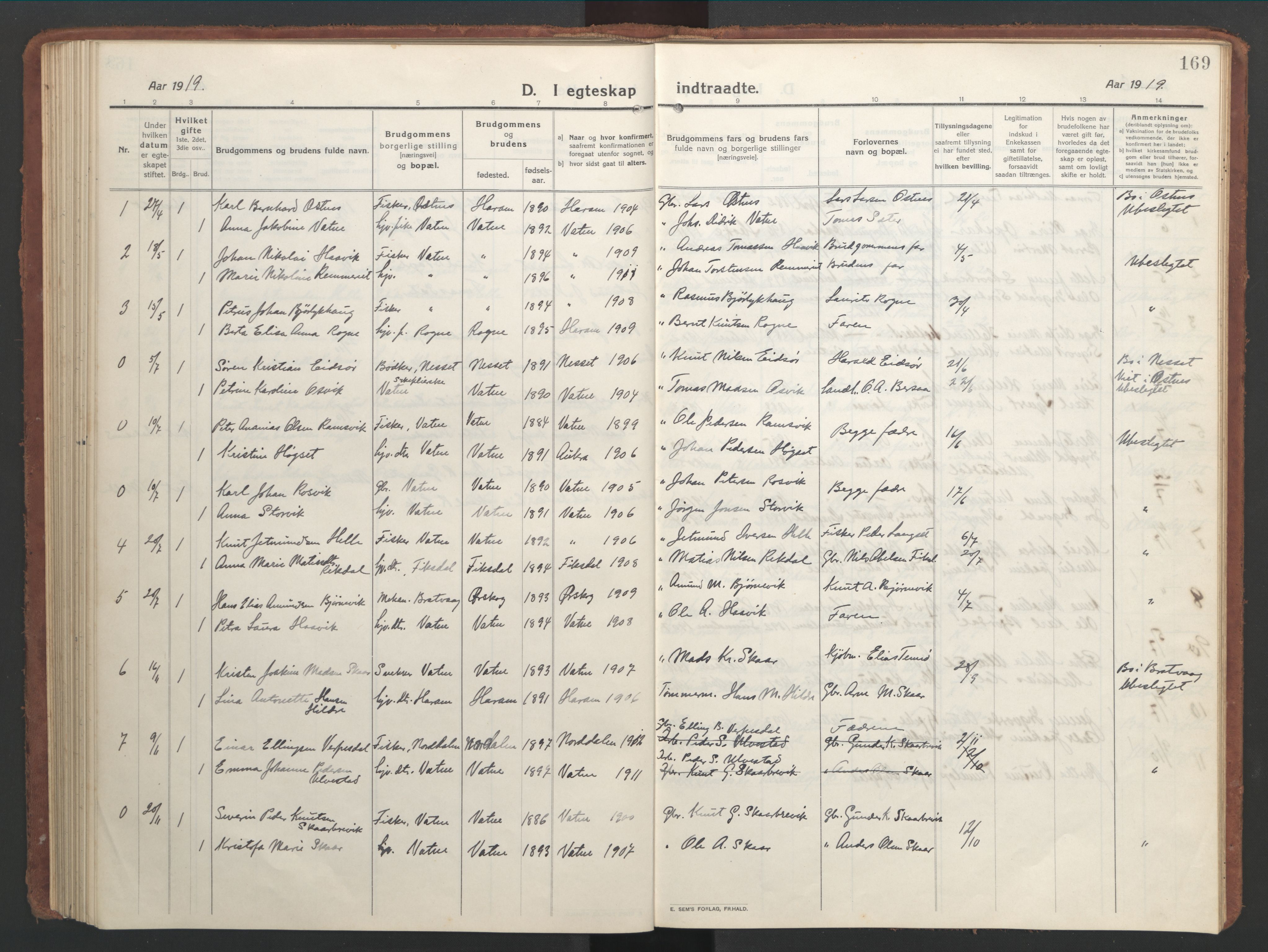 Ministerialprotokoller, klokkerbøker og fødselsregistre - Møre og Romsdal, SAT/A-1454/525/L0378: Parish register (copy) no. 525C04, 1915-1947, p. 169