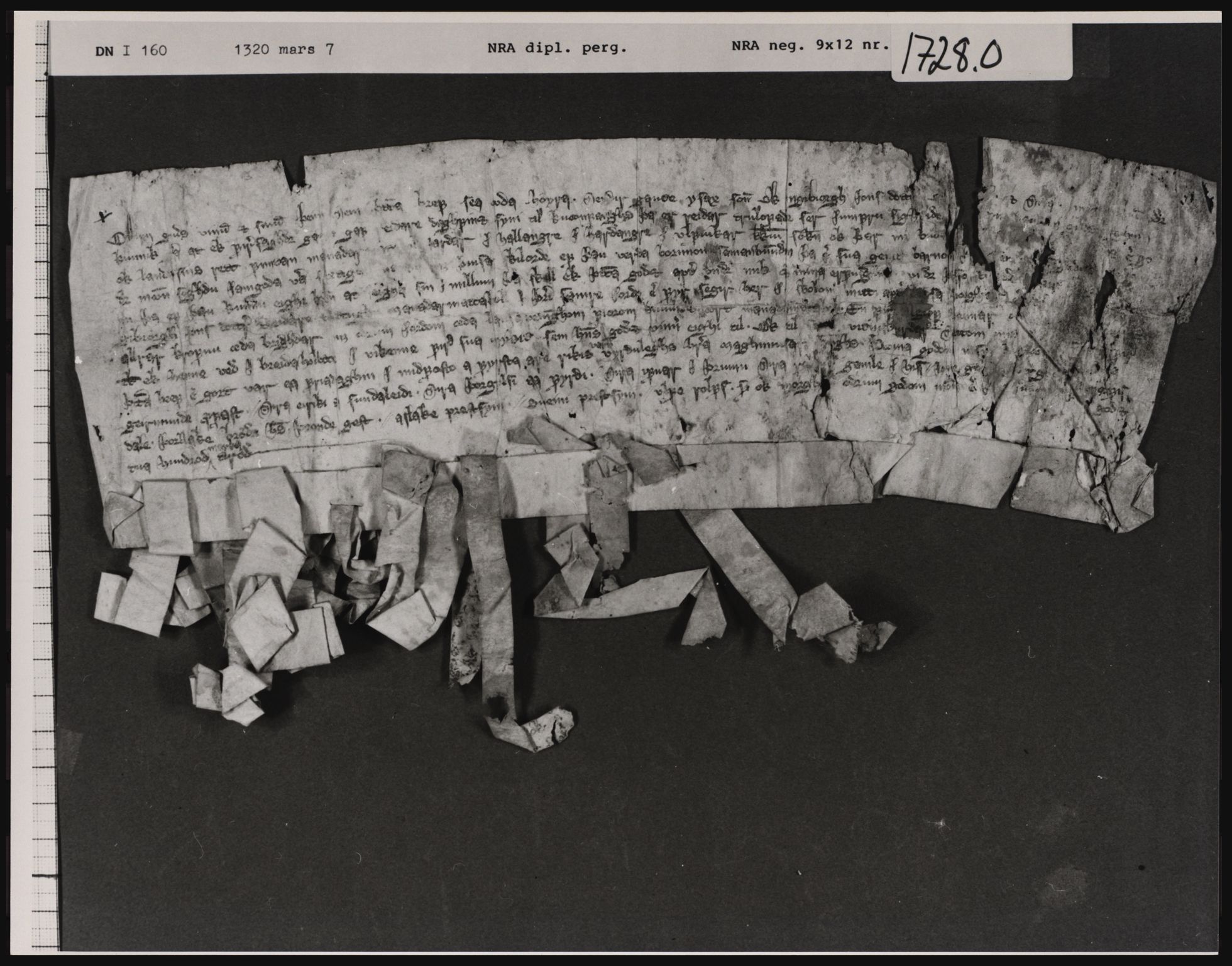 Riksarkivets diplomsamling, AV/RA-EA-5965/F01/F01a/L0013: Dokumenter, 1319-1321, p. 3