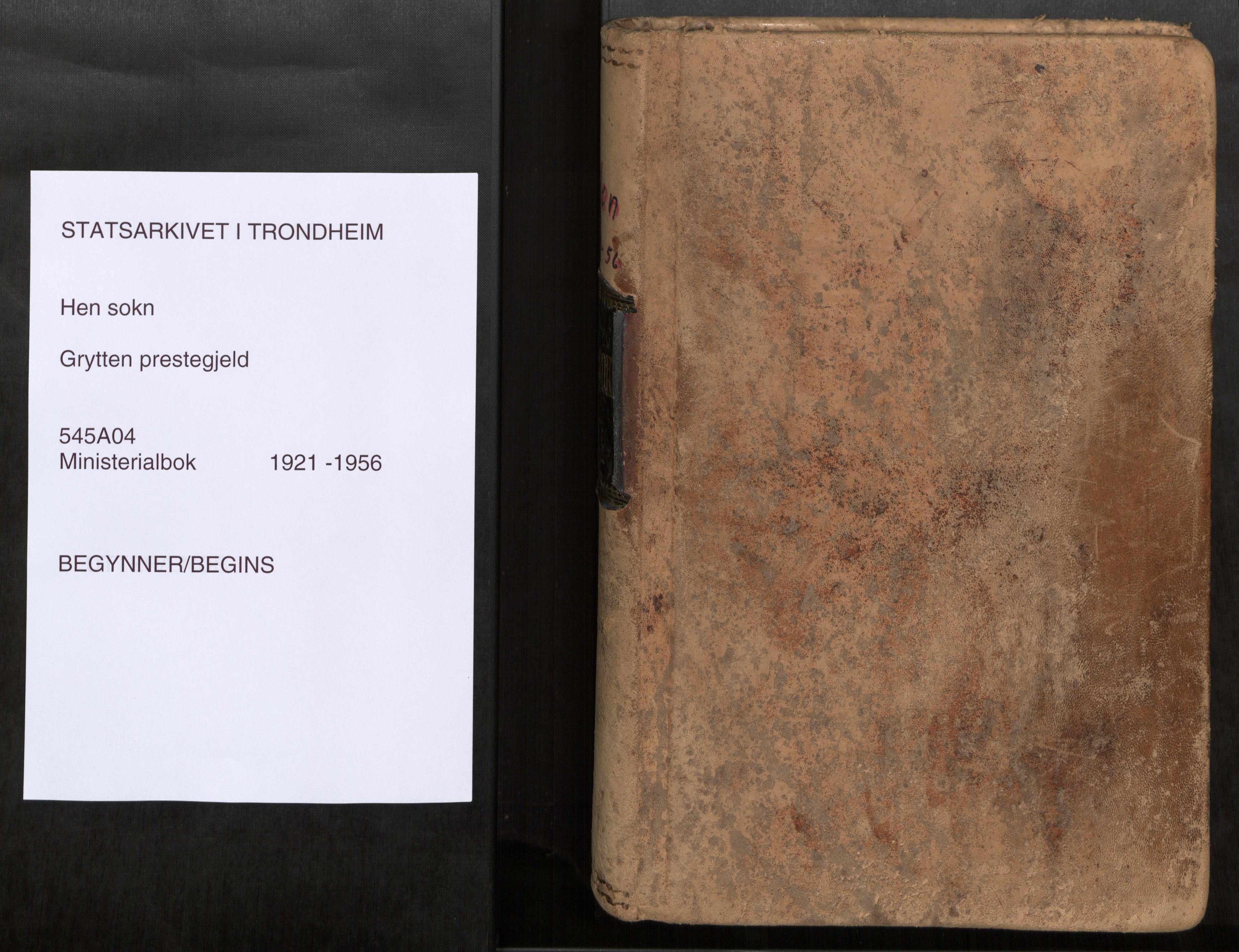 Ministerialprotokoller, klokkerbøker og fødselsregistre - Møre og Romsdal, SAT/A-1454/545/L0596: Parish register (official) no. 545A04, 1921-1956