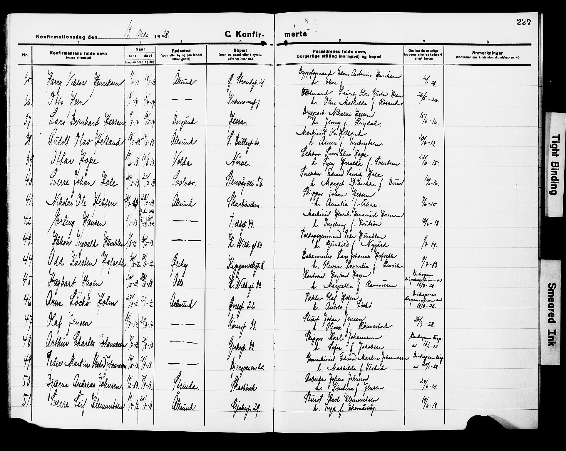 Ministerialprotokoller, klokkerbøker og fødselsregistre - Møre og Romsdal, SAT/A-1454/529/L0472: Parish register (copy) no. 529C09, 1917-1929, p. 227