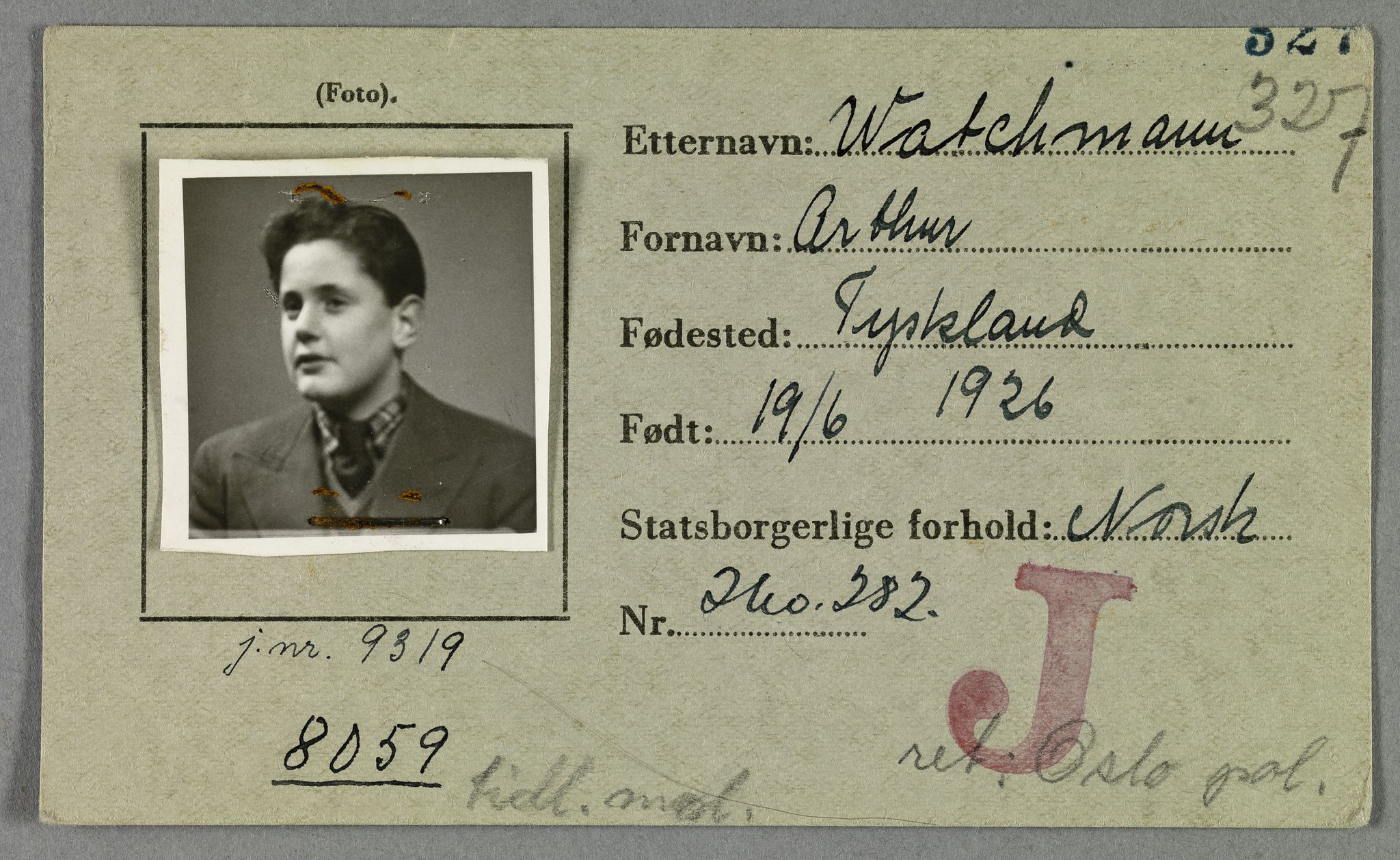 Sosialdepartementet, Våre Falne, RA/S-1708/E/Ee/L0021A: Fotografier av jøder på legitimasjonskort (1941-42), 1941-1942, p. 327