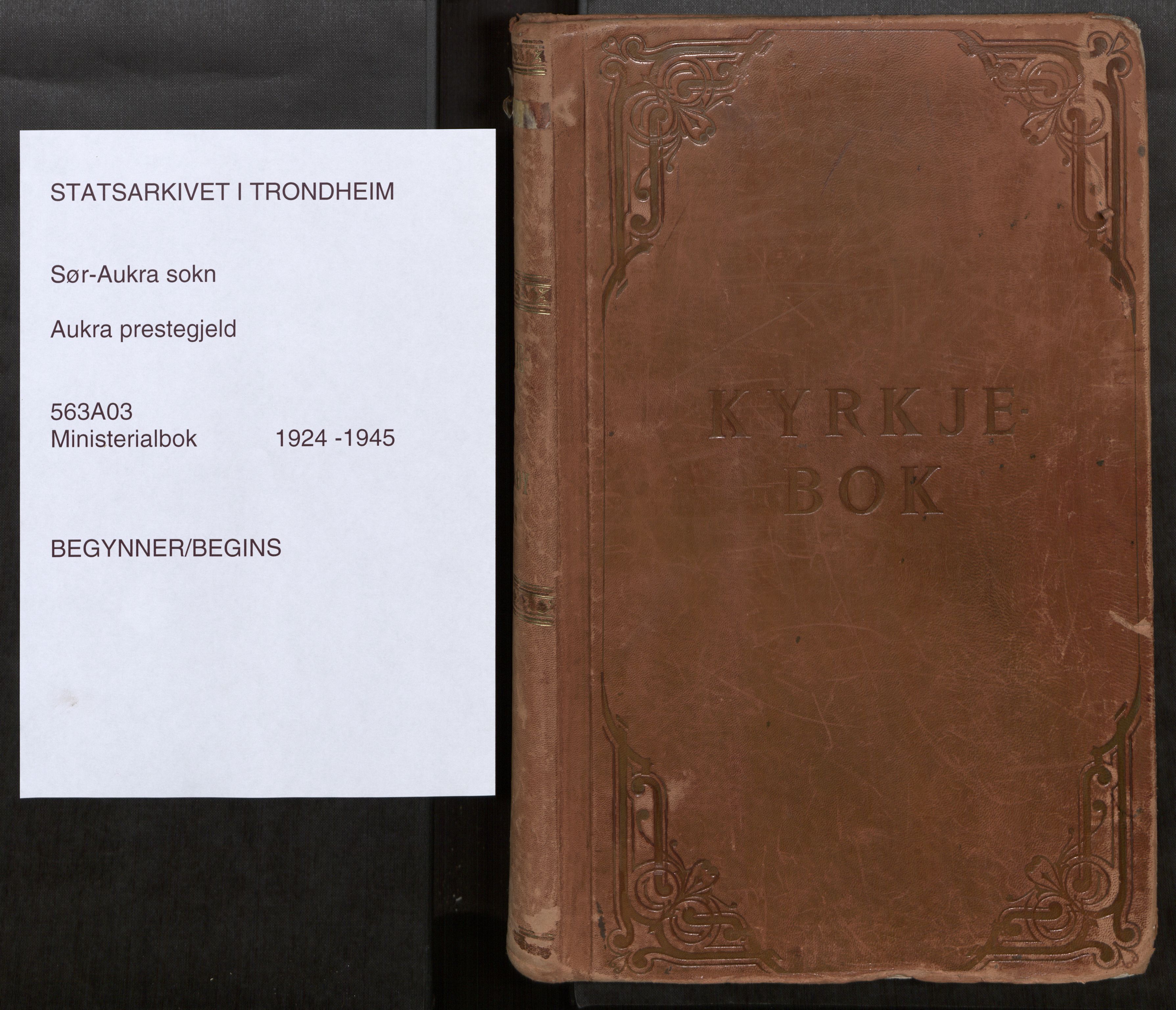 Ministerialprotokoller, klokkerbøker og fødselsregistre - Møre og Romsdal, SAT/A-1454/563/L0741: Parish register (official) no. 563A03, 1924-1945