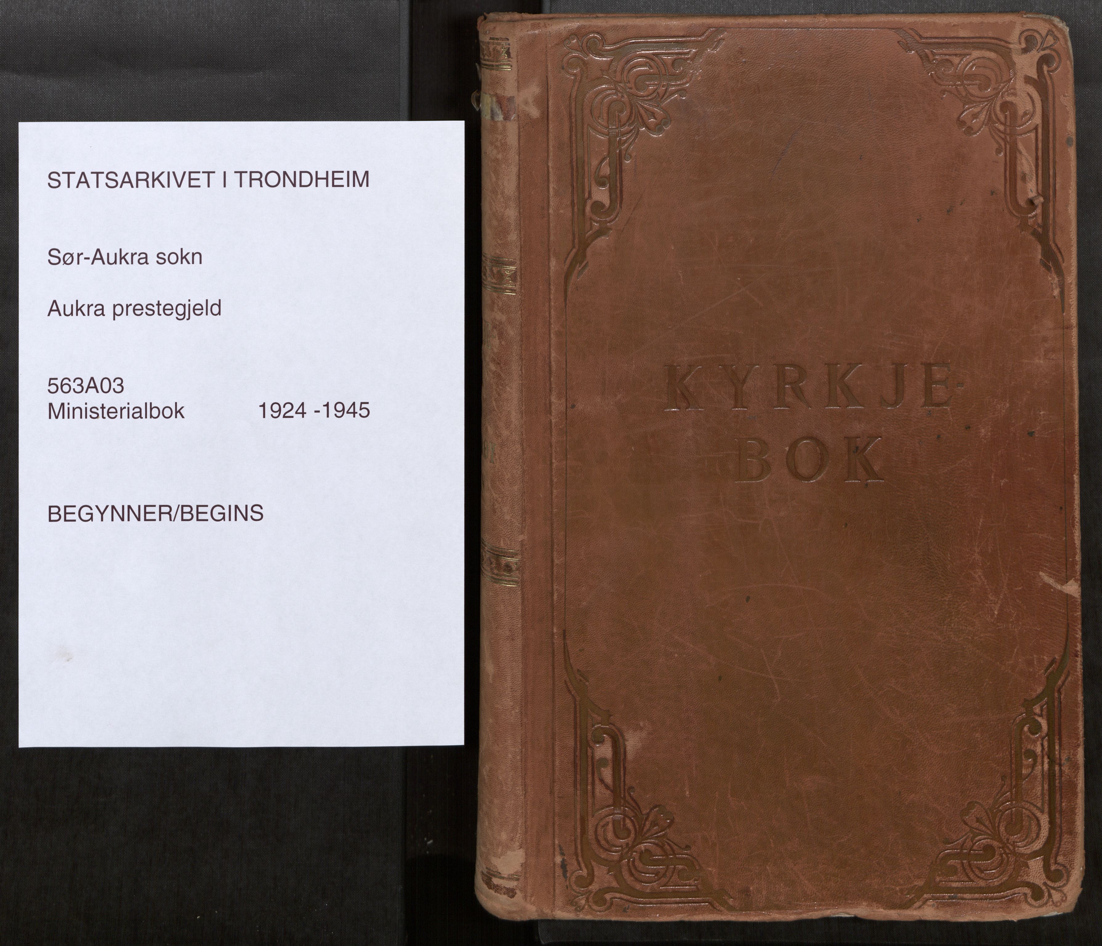 Ministerialprotokoller, klokkerbøker og fødselsregistre - Møre og Romsdal, AV/SAT-A-1454/563/L0741: Parish register (official) no. 563A03, 1924-1945