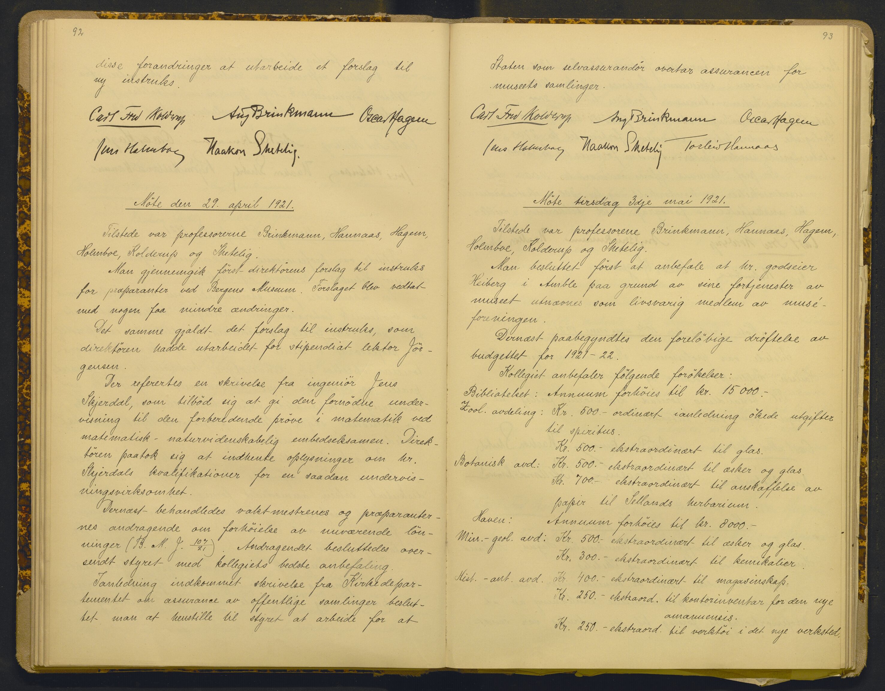 Bergens Museum, AV/SAB-A-17301/18/A/L0001: Bestyrerkollegiets forhandlingsprotokoll med register , 1907-1927, p. 92-93