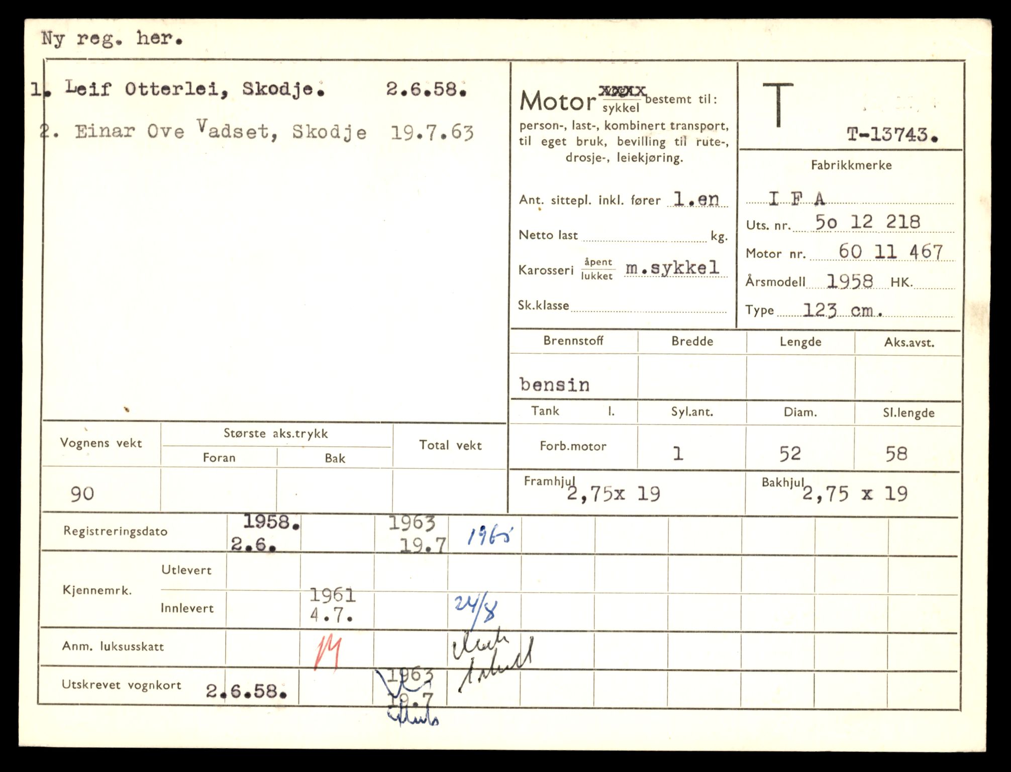 Møre og Romsdal vegkontor - Ålesund trafikkstasjon, AV/SAT-A-4099/F/Fe/L0041: Registreringskort for kjøretøy T 13710 - T 13905, 1927-1998, p. 589