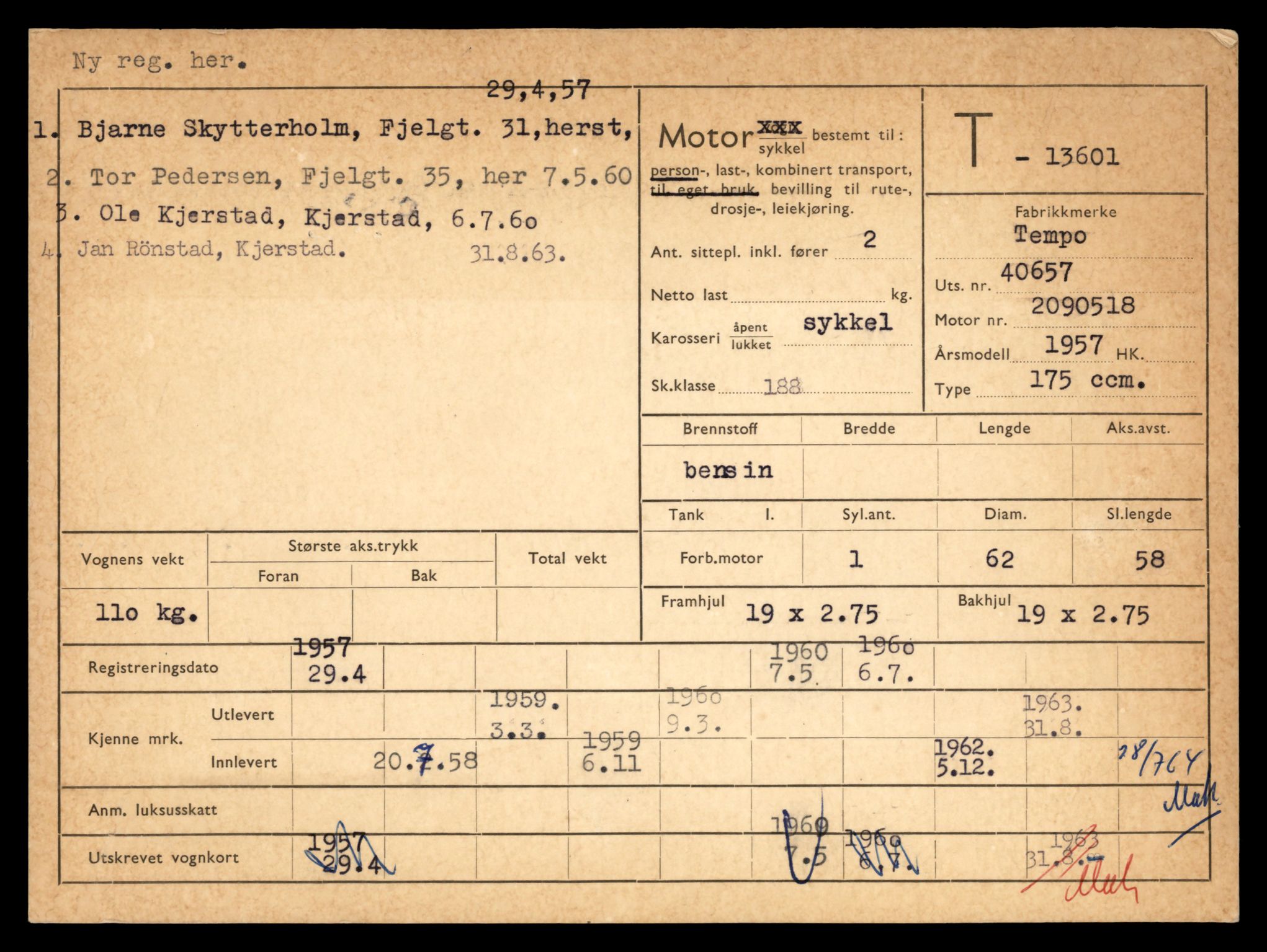 Møre og Romsdal vegkontor - Ålesund trafikkstasjon, AV/SAT-A-4099/F/Fe/L0040: Registreringskort for kjøretøy T 13531 - T 13709, 1927-1998, p. 1256