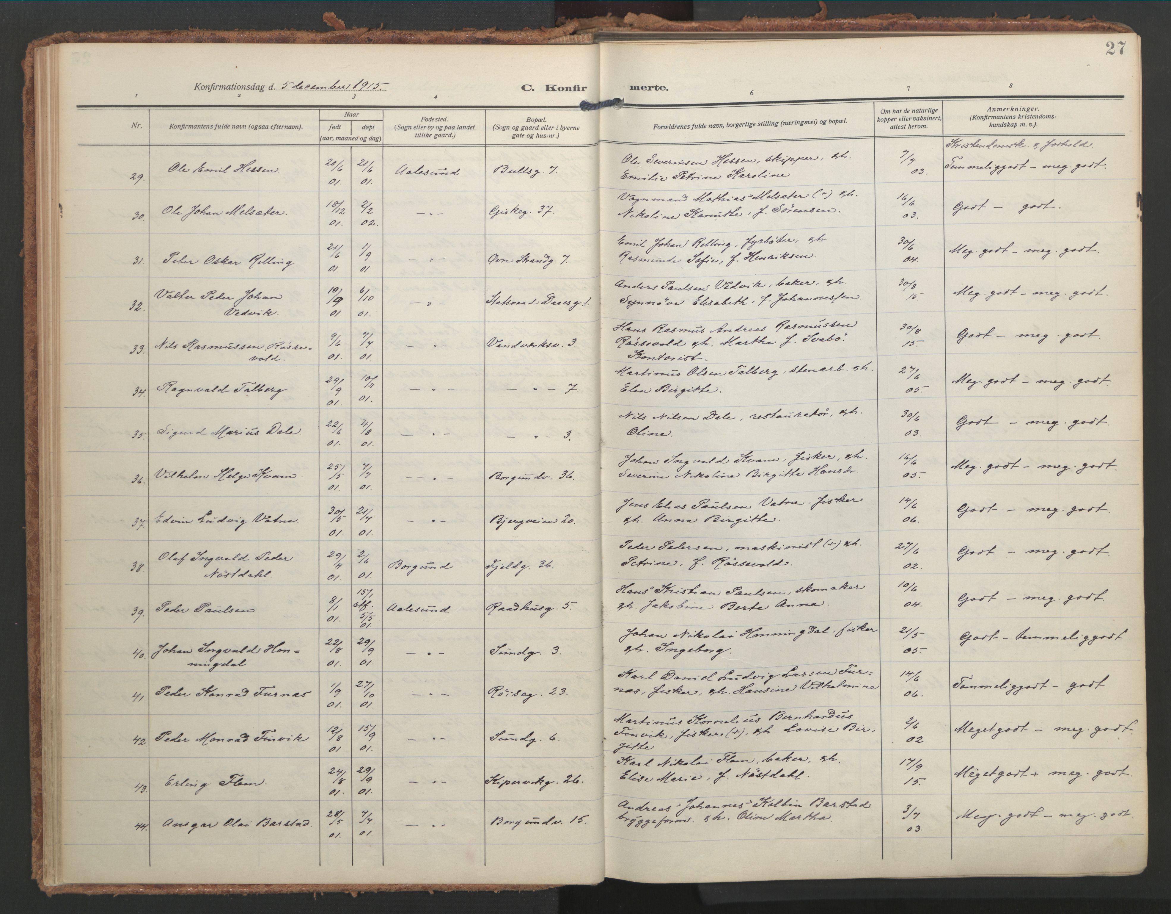 Ministerialprotokoller, klokkerbøker og fødselsregistre - Møre og Romsdal, AV/SAT-A-1454/529/L0461: Parish register (official) no. 529A11, 1914-1925, p. 27