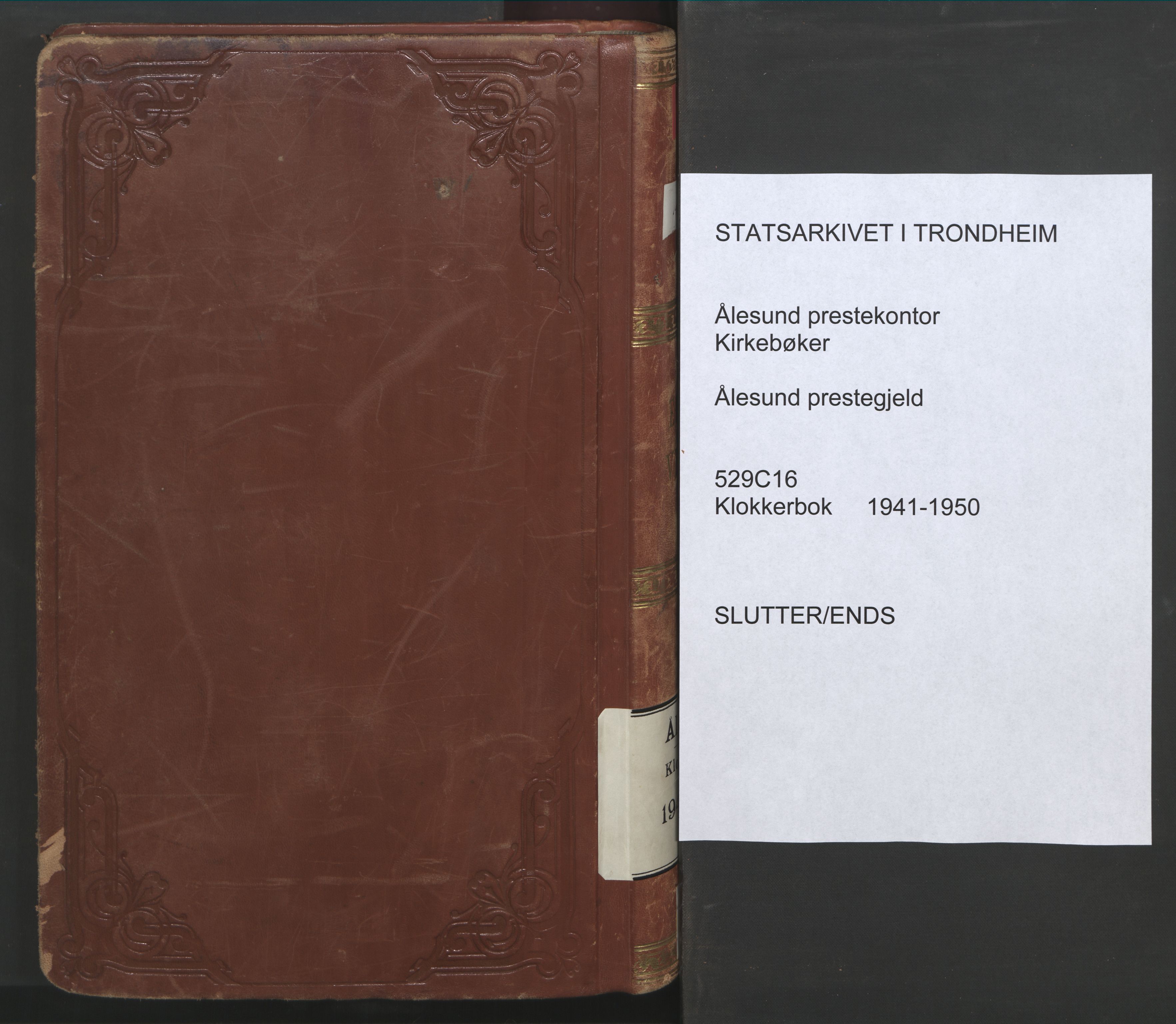 Ministerialprotokoller, klokkerbøker og fødselsregistre - Møre og Romsdal, AV/SAT-A-1454/529/L0479: Parish register (copy) no. 529C16, 1941-1950, p. 131