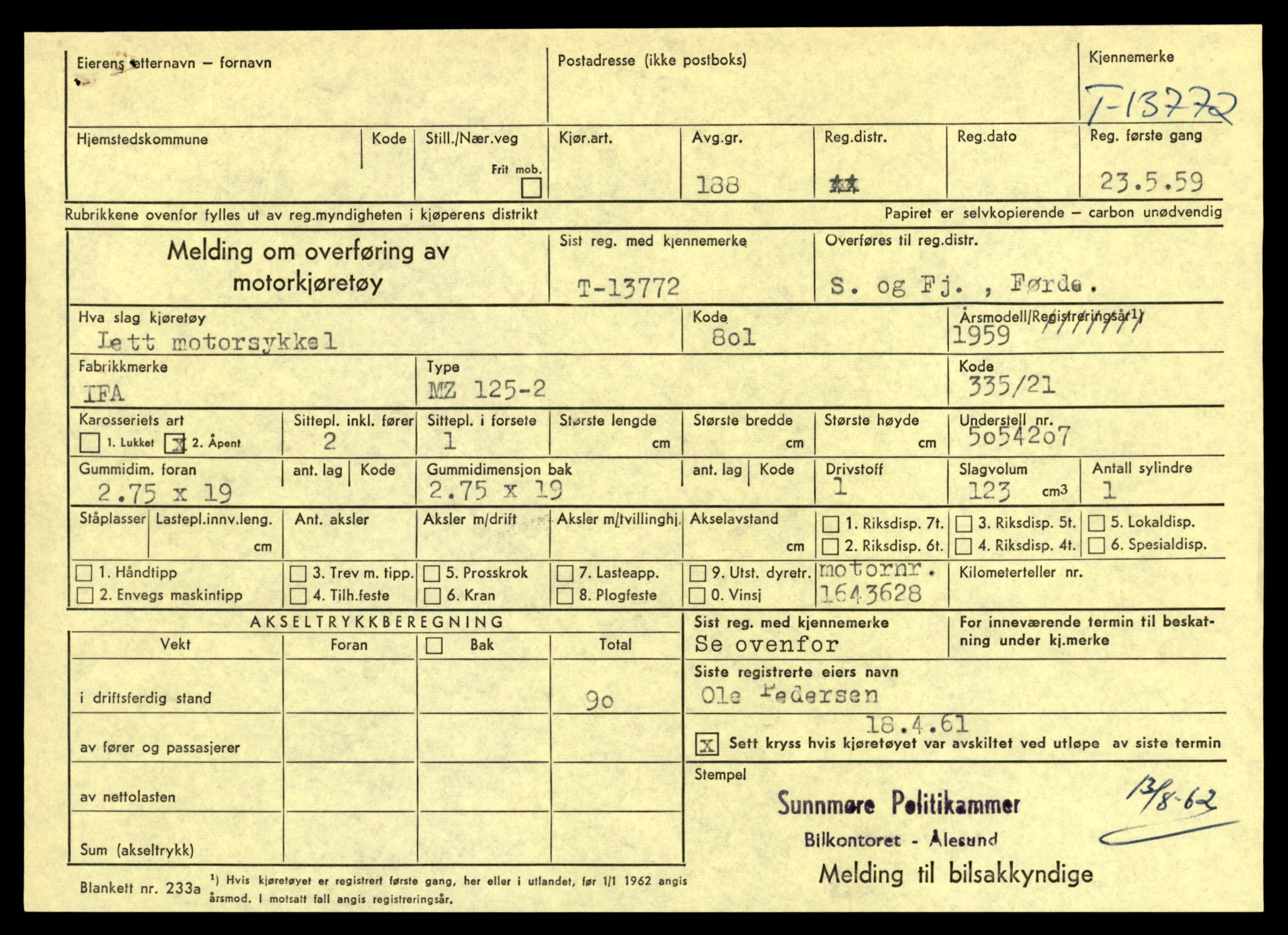 Møre og Romsdal vegkontor - Ålesund trafikkstasjon, AV/SAT-A-4099/F/Fe/L0041: Registreringskort for kjøretøy T 13710 - T 13905, 1927-1998, p. 1079