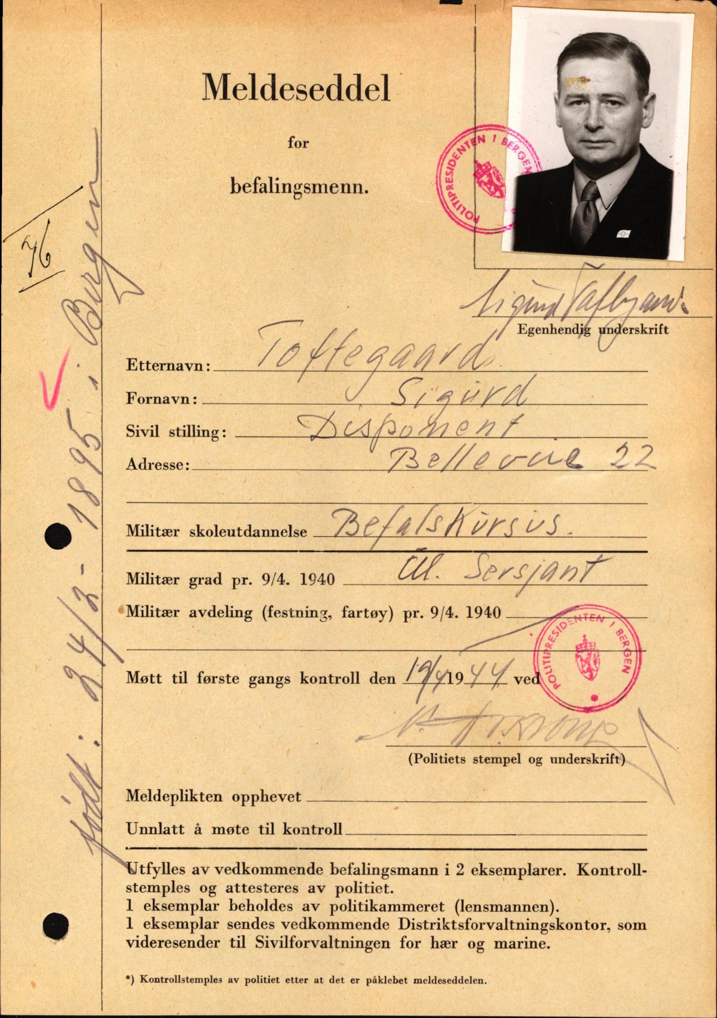 Forsvaret, Forsvarets krigshistoriske avdeling, AV/RA-RAFA-2017/Y/Yf/L0209: II-C-11-2121  -  Okkupasjonstiden.  Meldesedler for befal med foto og oppl. om militær grad 9. apr. 1940., 1944-1945, p. 1074