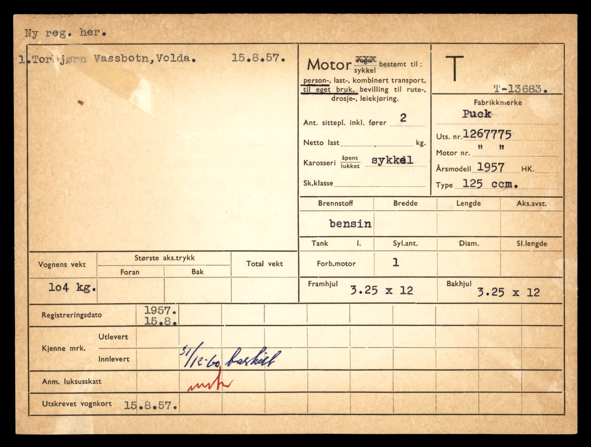 Møre og Romsdal vegkontor - Ålesund trafikkstasjon, AV/SAT-A-4099/F/Fe/L0040: Registreringskort for kjøretøy T 13531 - T 13709, 1927-1998, p. 2617