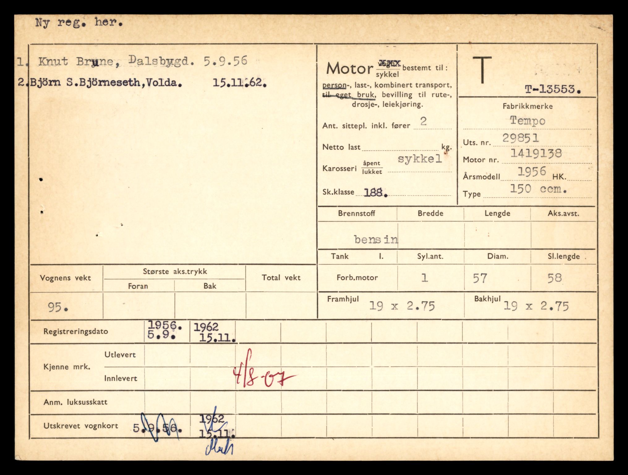 Møre og Romsdal vegkontor - Ålesund trafikkstasjon, AV/SAT-A-4099/F/Fe/L0040: Registreringskort for kjøretøy T 13531 - T 13709, 1927-1998, p. 435